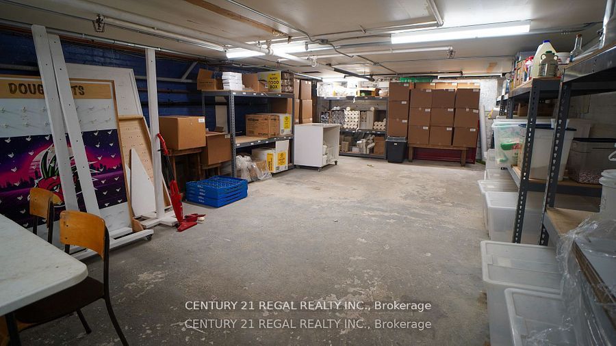 1505 Gerrard Street E Property Photo 12