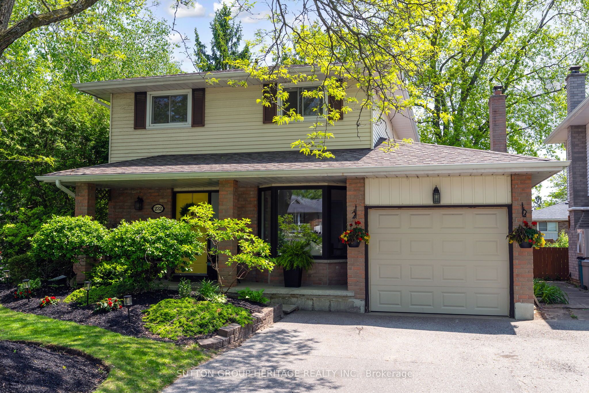 232 Kensington Cres Property Photo 1