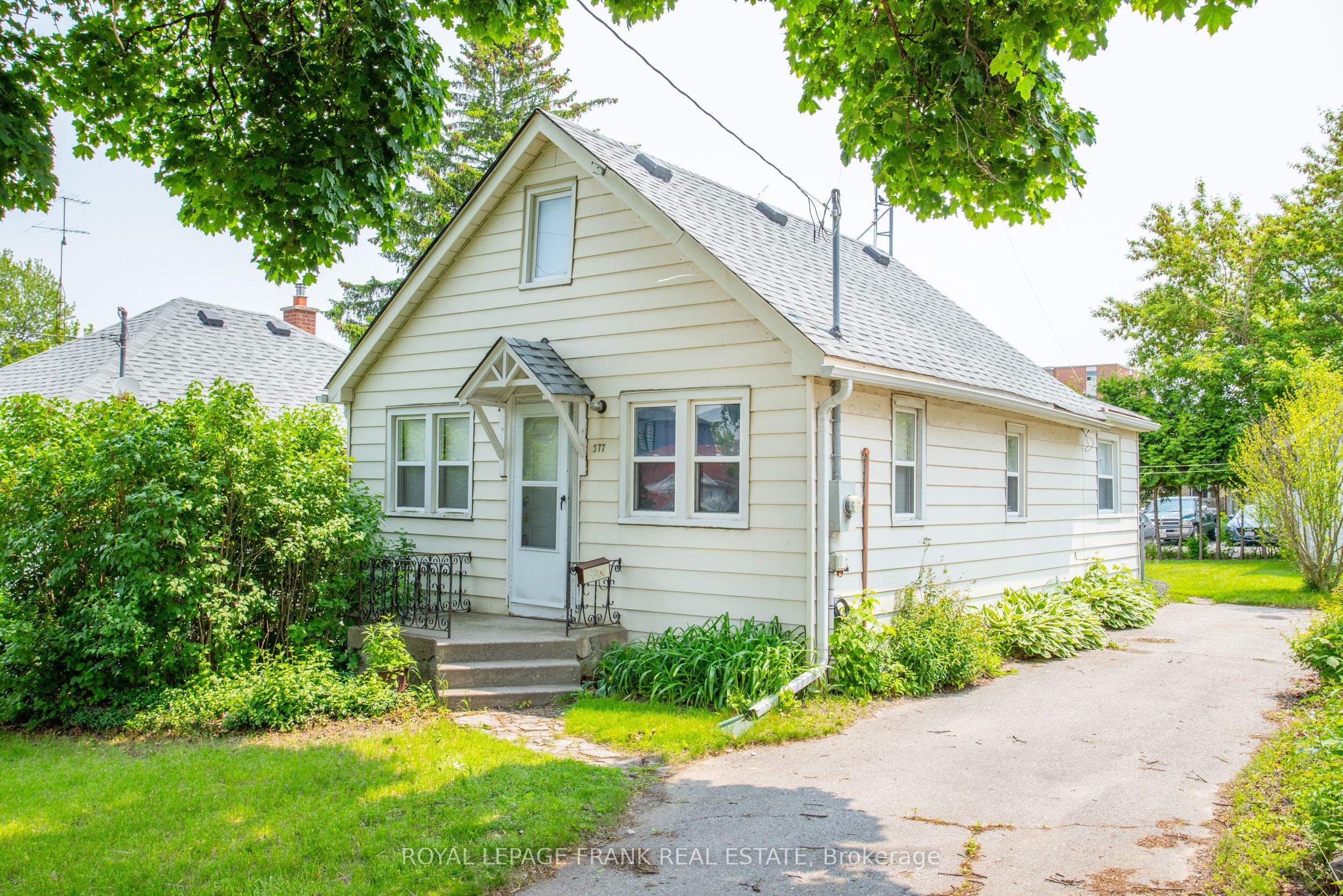 377 Adelaide Avenue W Property Photo 1