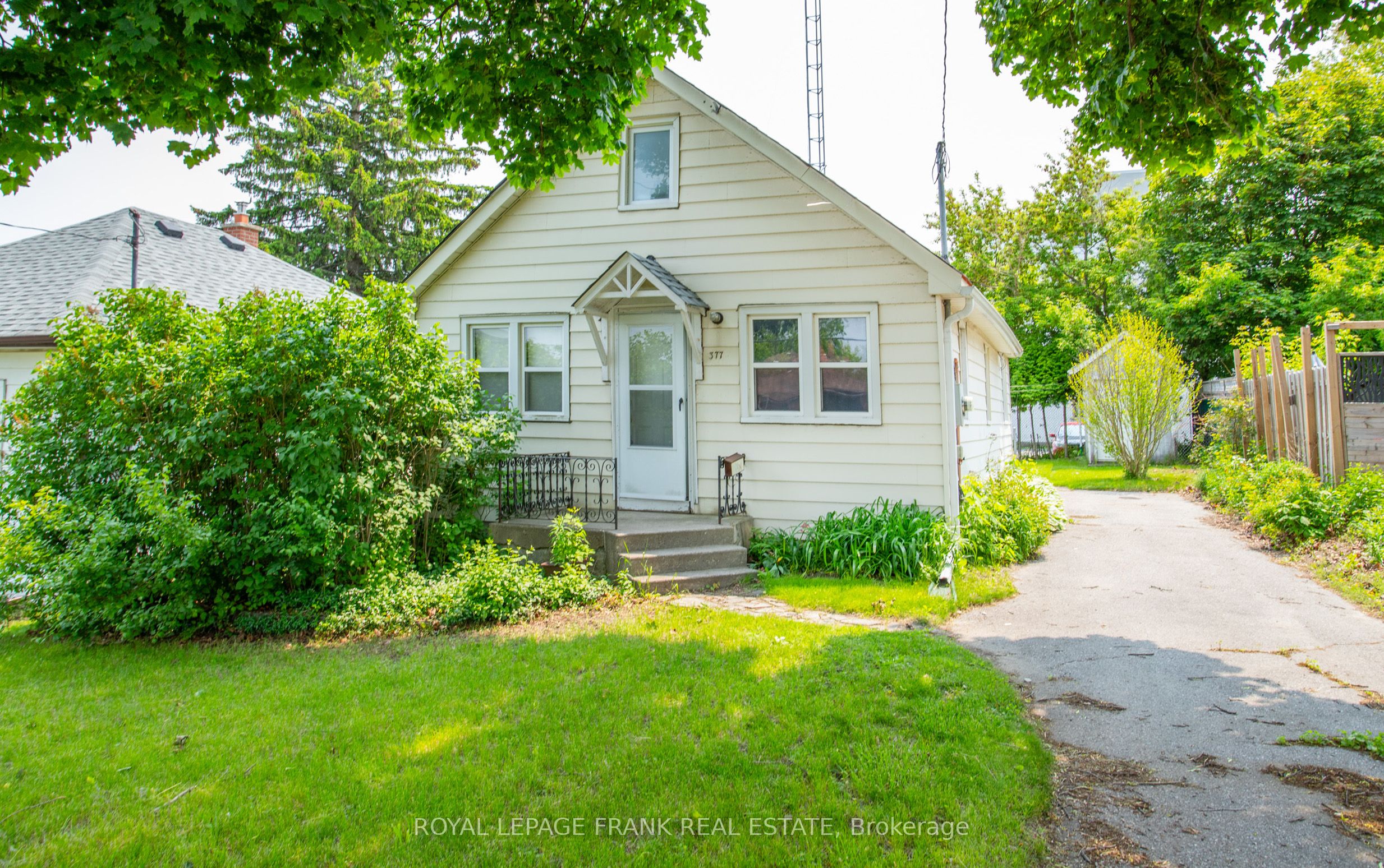 377 Adelaide Avenue W Property Photo 2