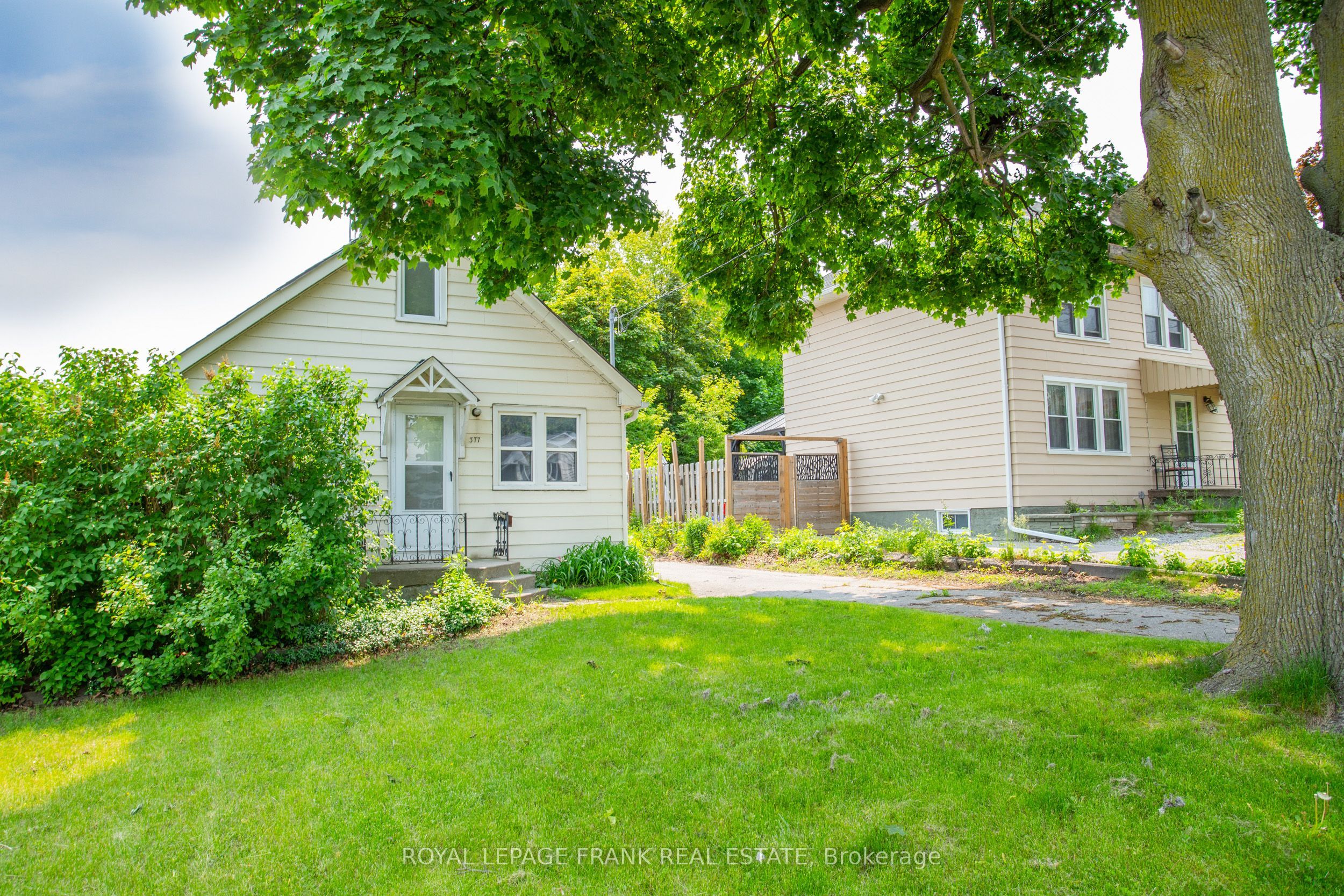 377 Adelaide Avenue W Property Photo 3