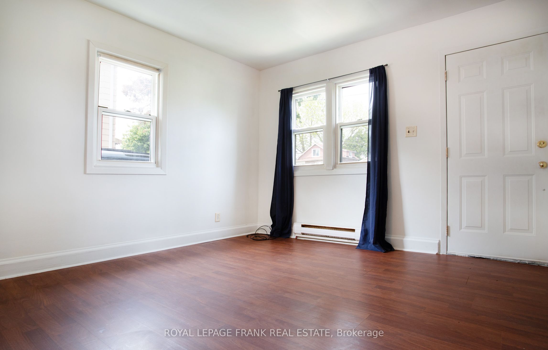 377 Adelaide Avenue W Property Photo 8