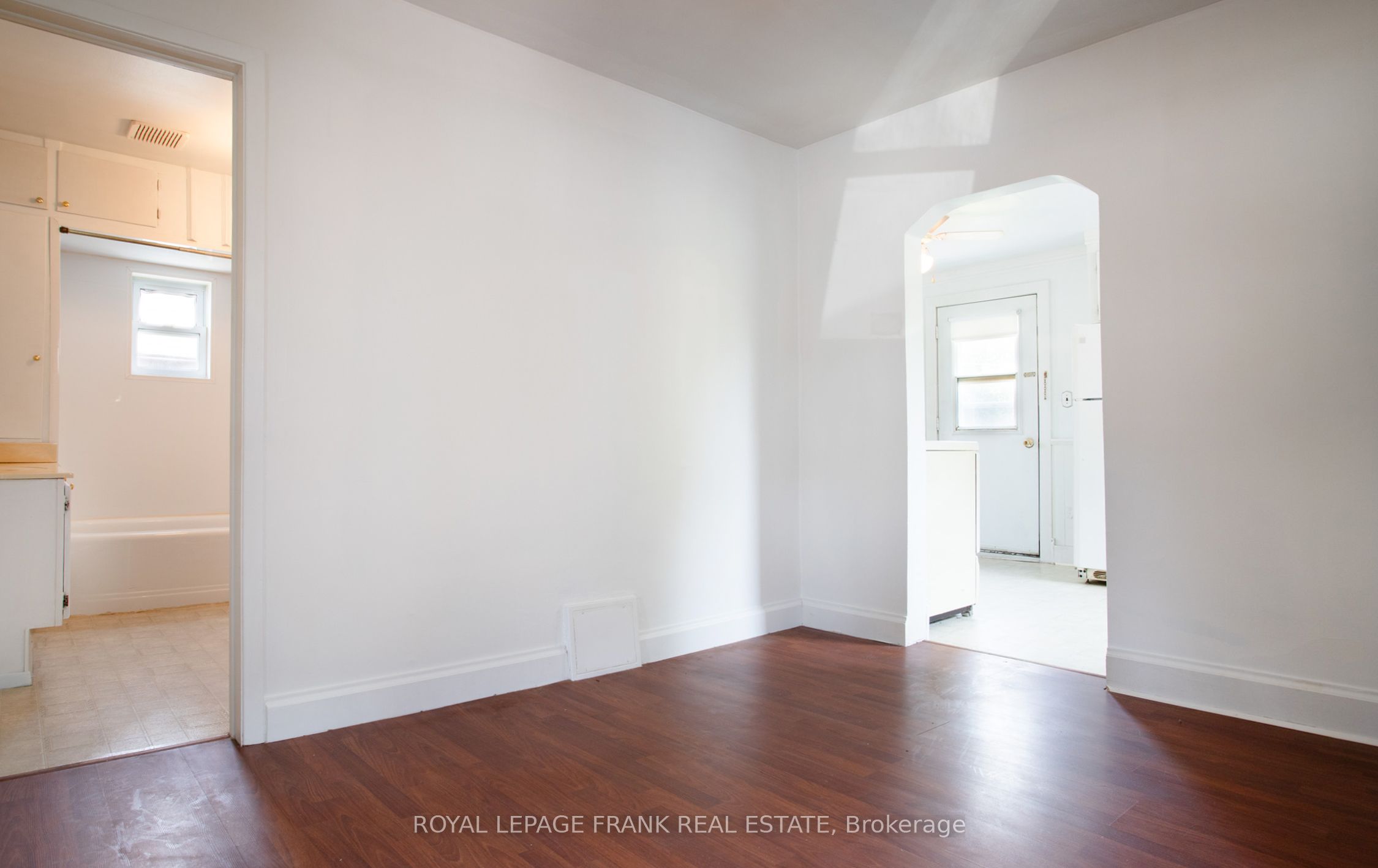 377 Adelaide Avenue W Property Photo 15
