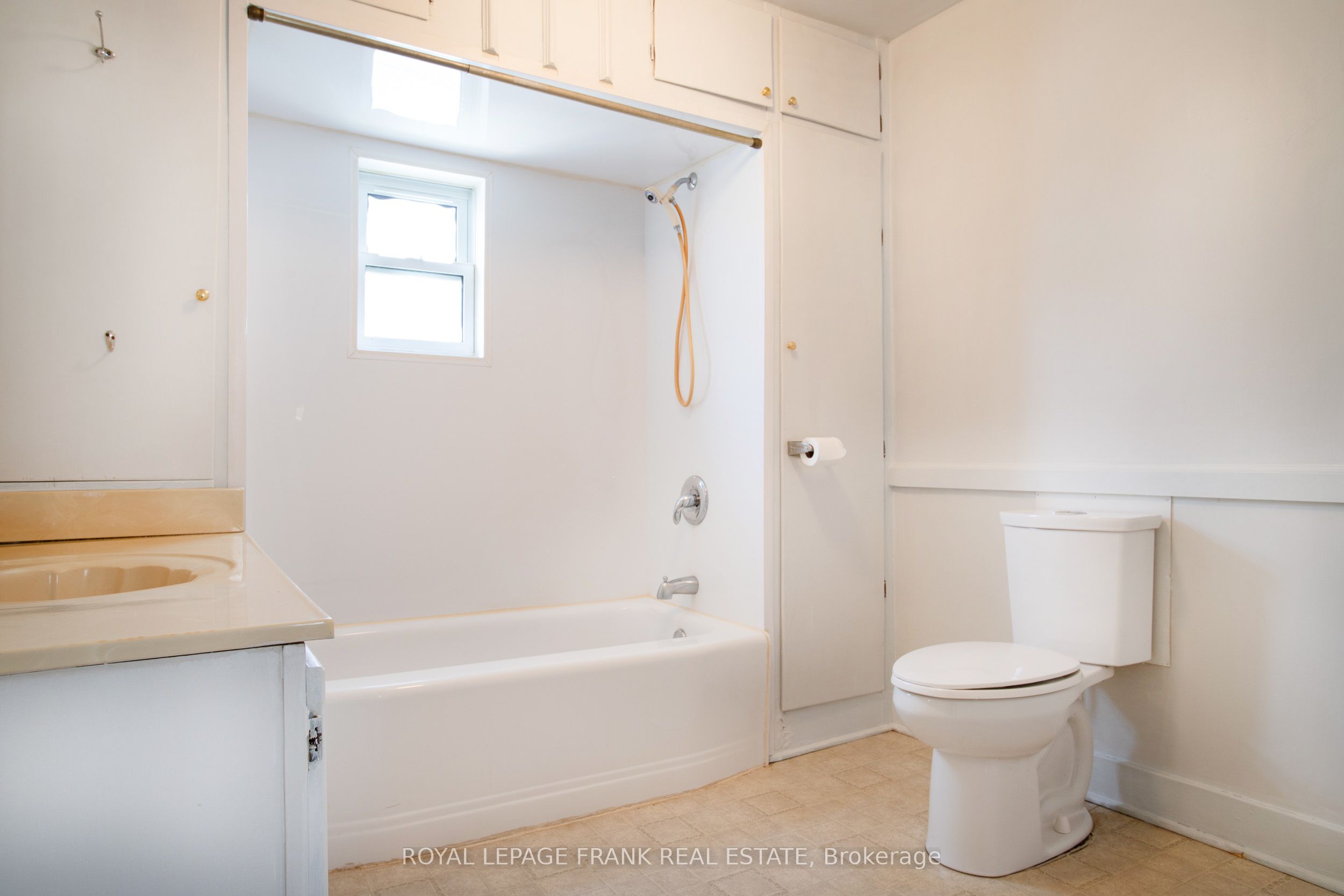 377 Adelaide Avenue W Property Photo 18