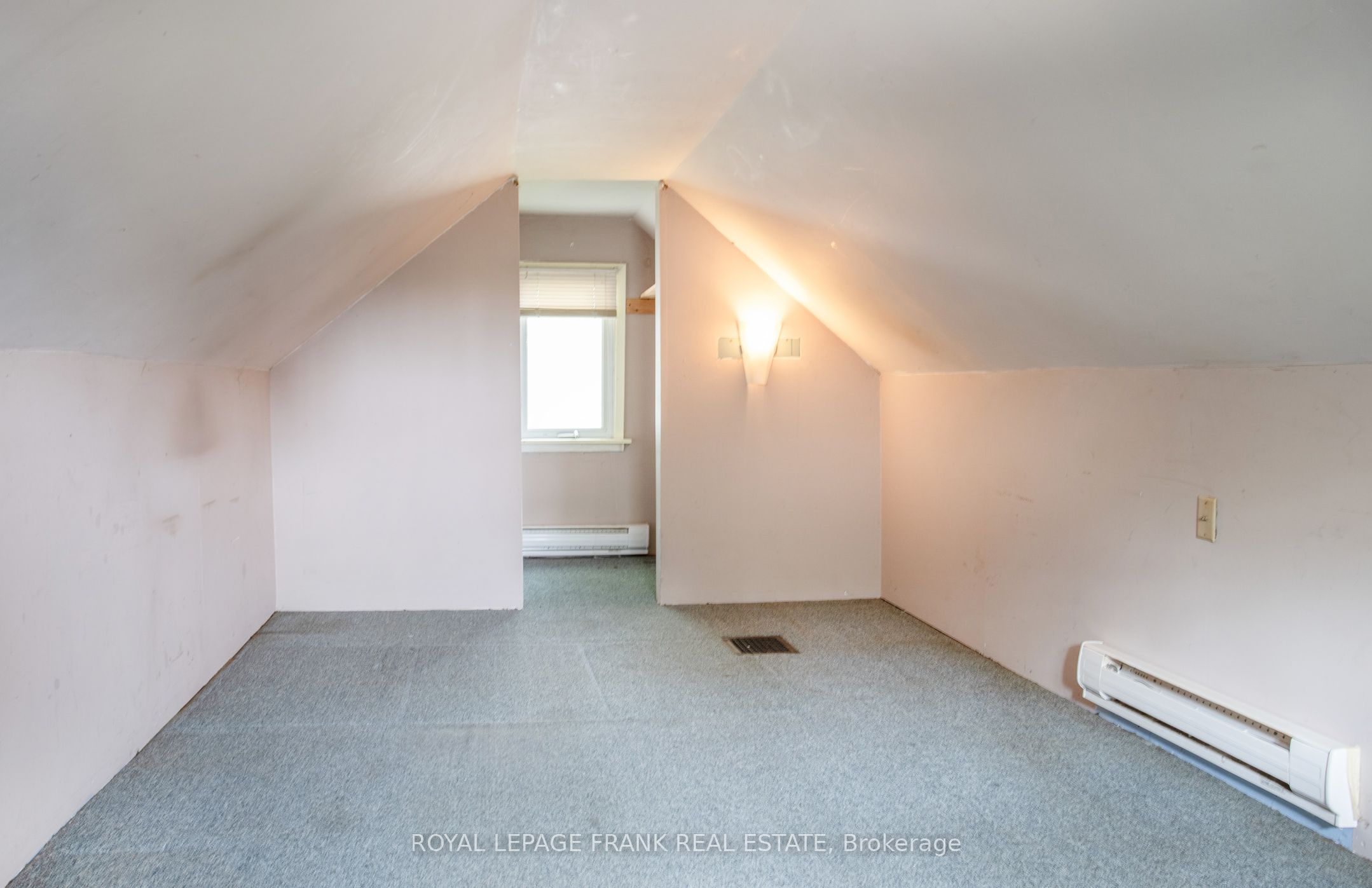 377 Adelaide Avenue W Property Photo 20