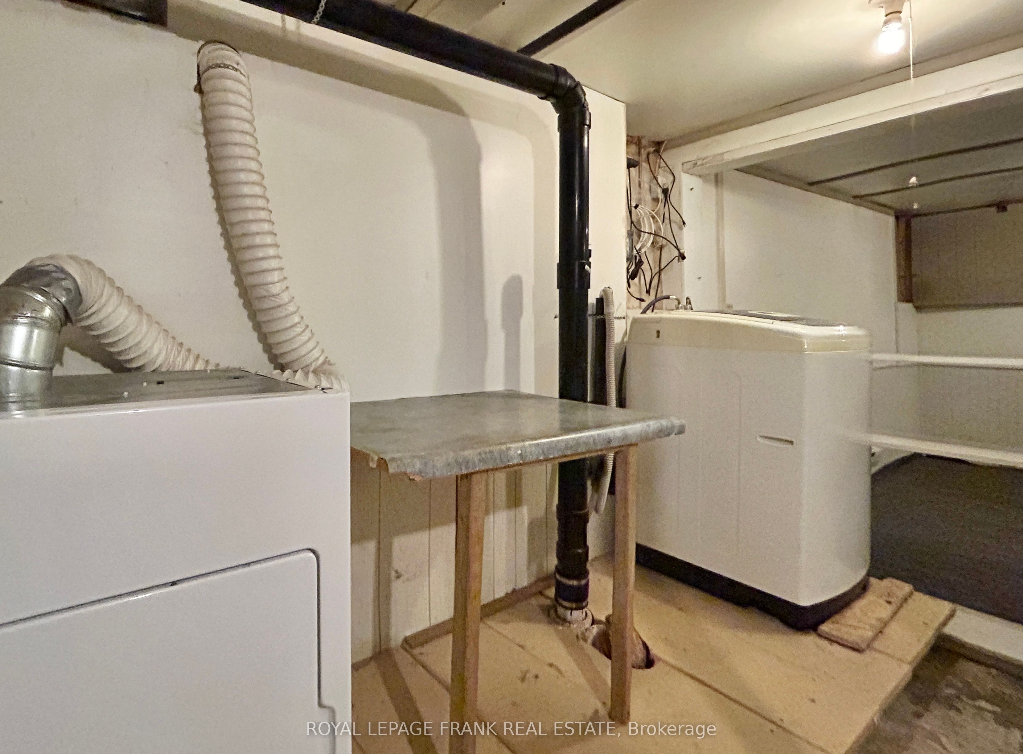 377 Adelaide Avenue W Property Photo 21