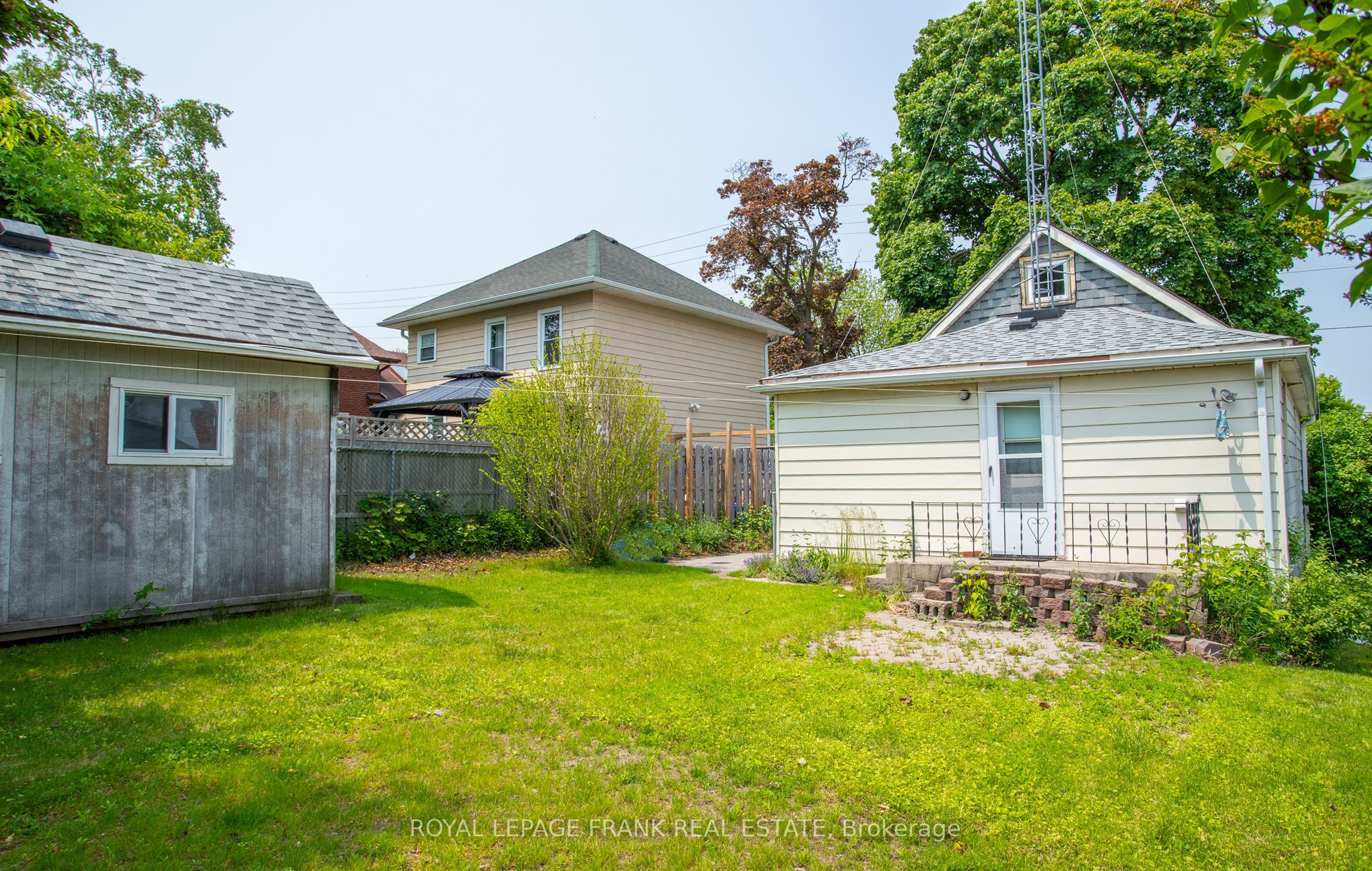 377 Adelaide Avenue W Property Photo 23