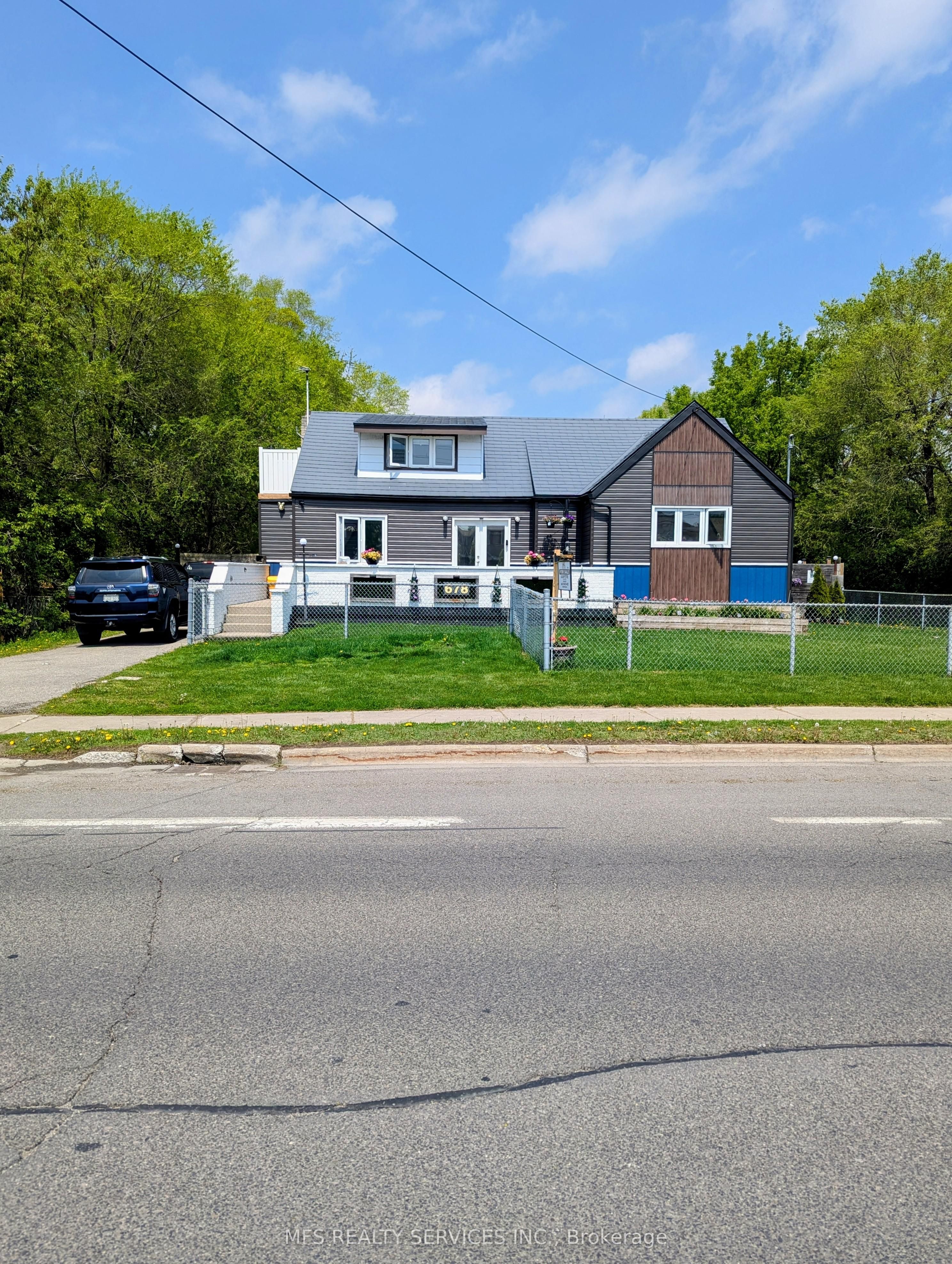 678 King Street Property Photo 1