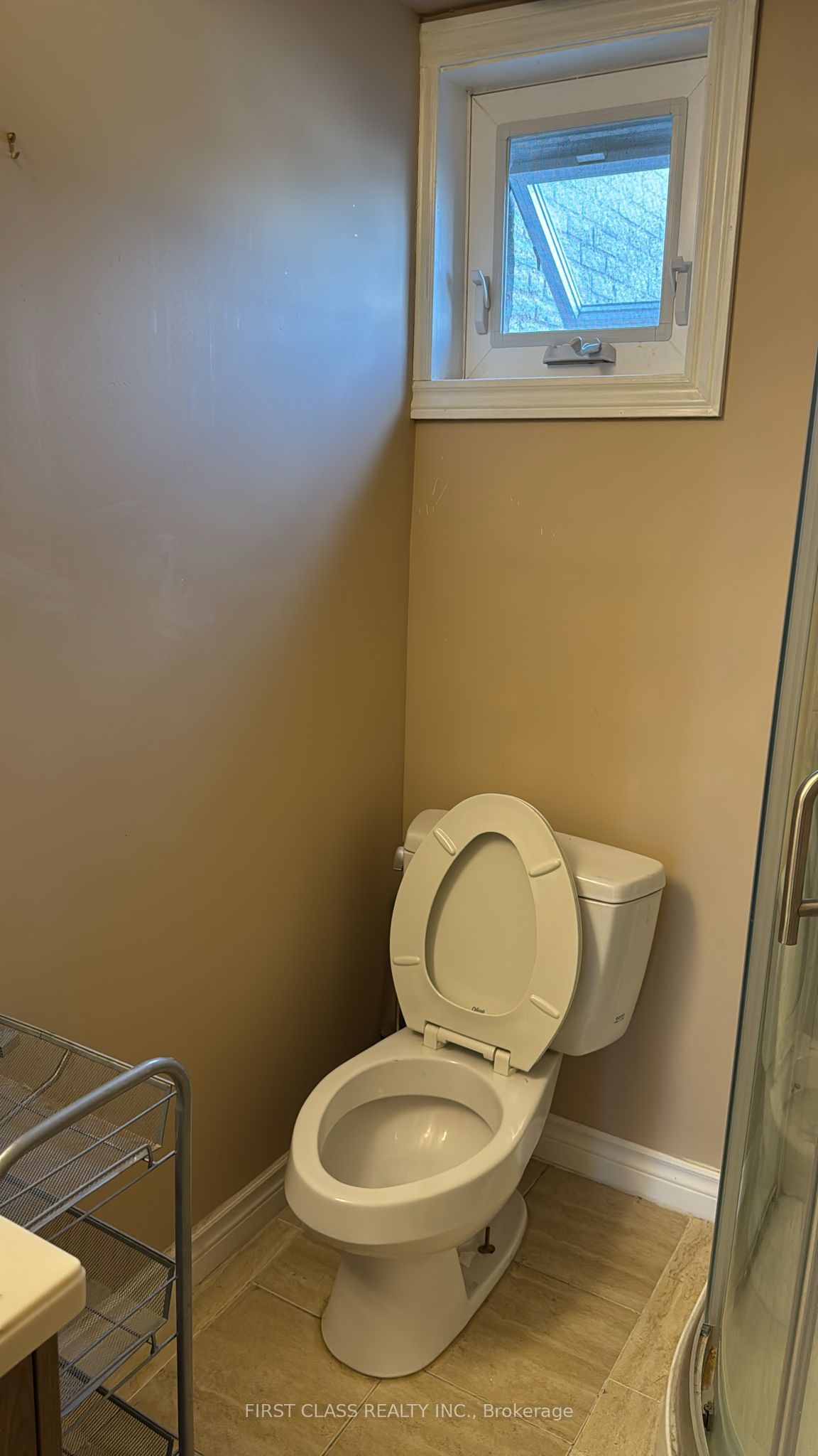 572 Danforth Ave Property Photo 11