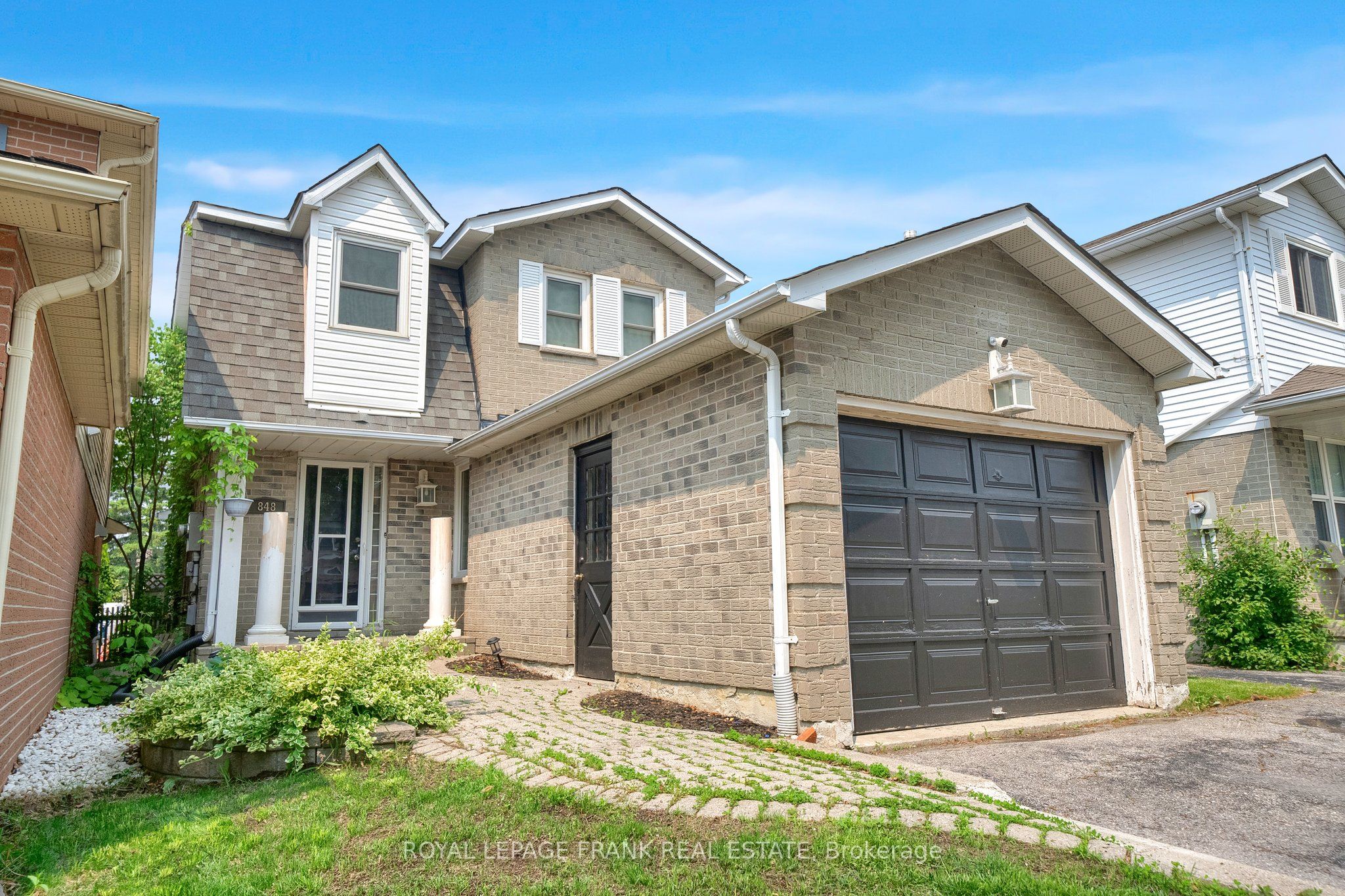 848 Attersley Drive Property Photo 2