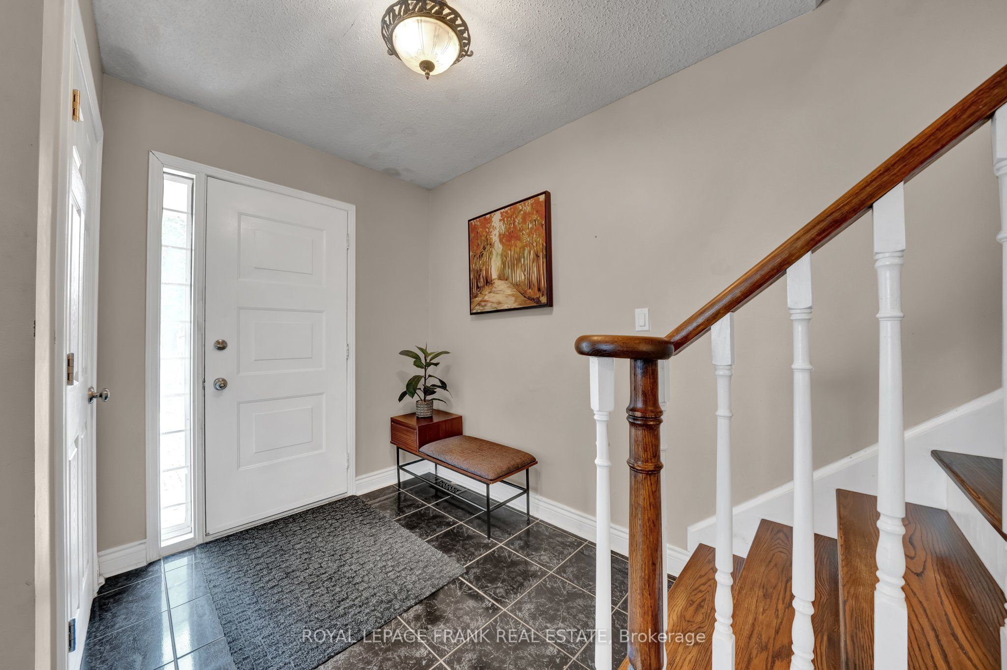 848 Attersley Drive Property Photo 3