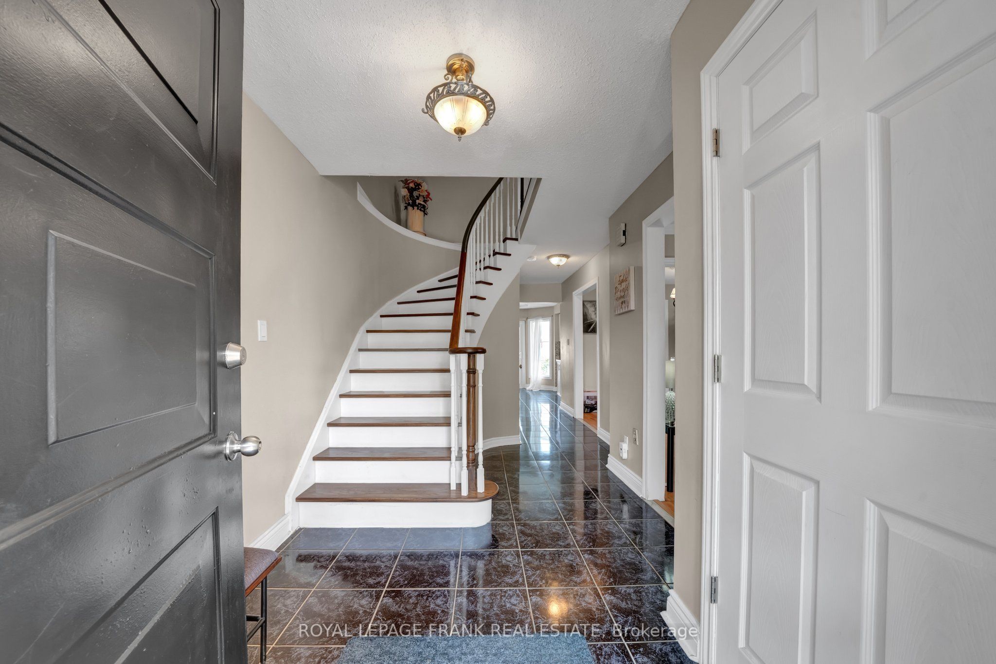 848 Attersley Drive Property Photo 4