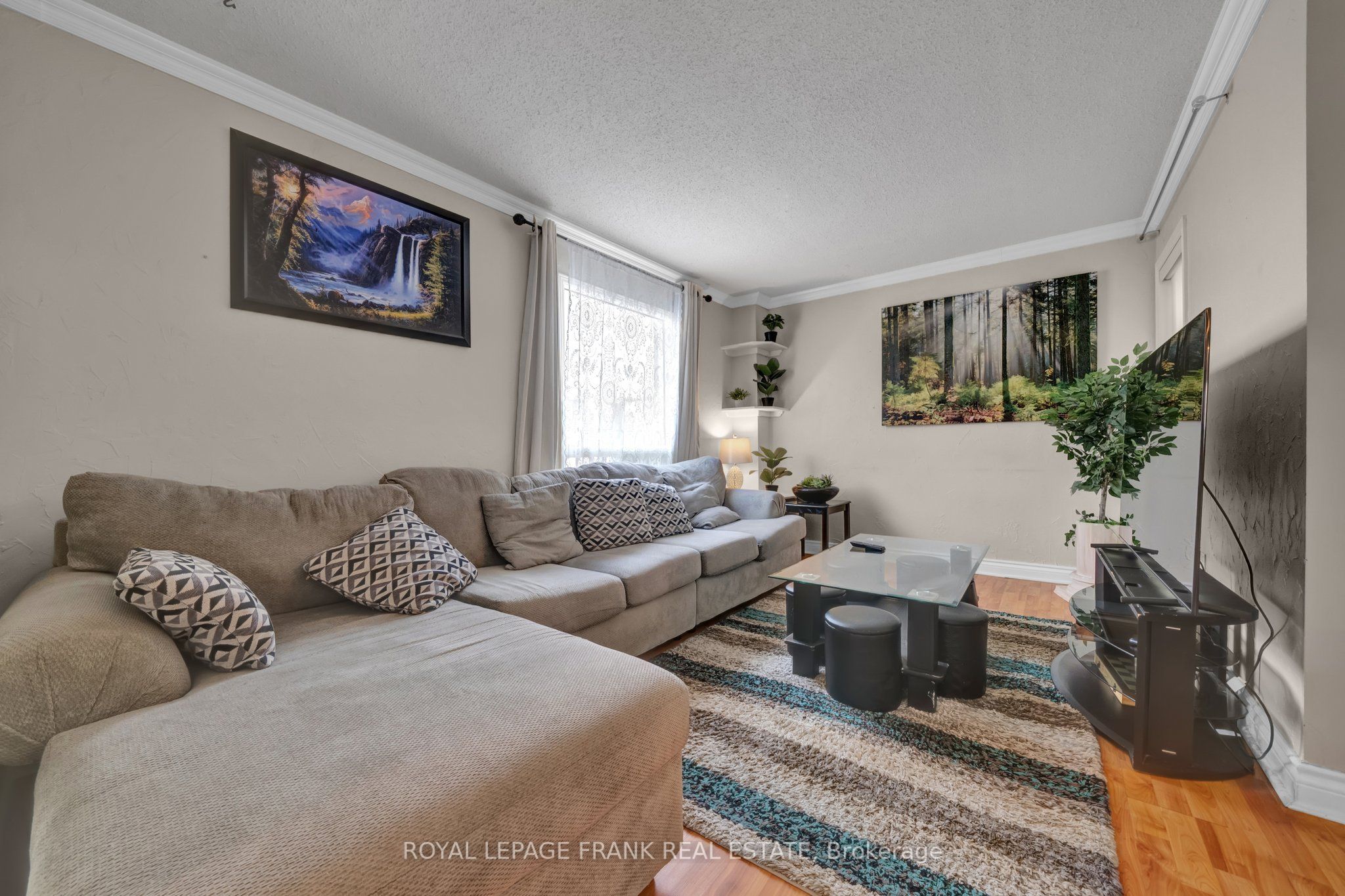848 Attersley Drive Property Photo 6