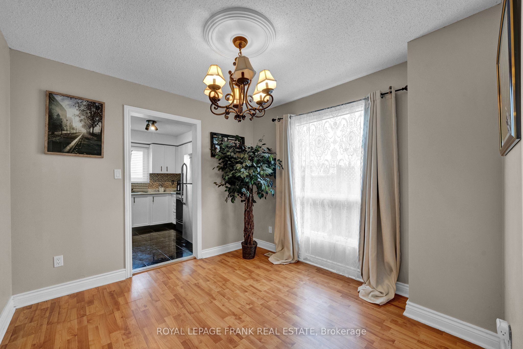 848 Attersley Drive Property Photo 9