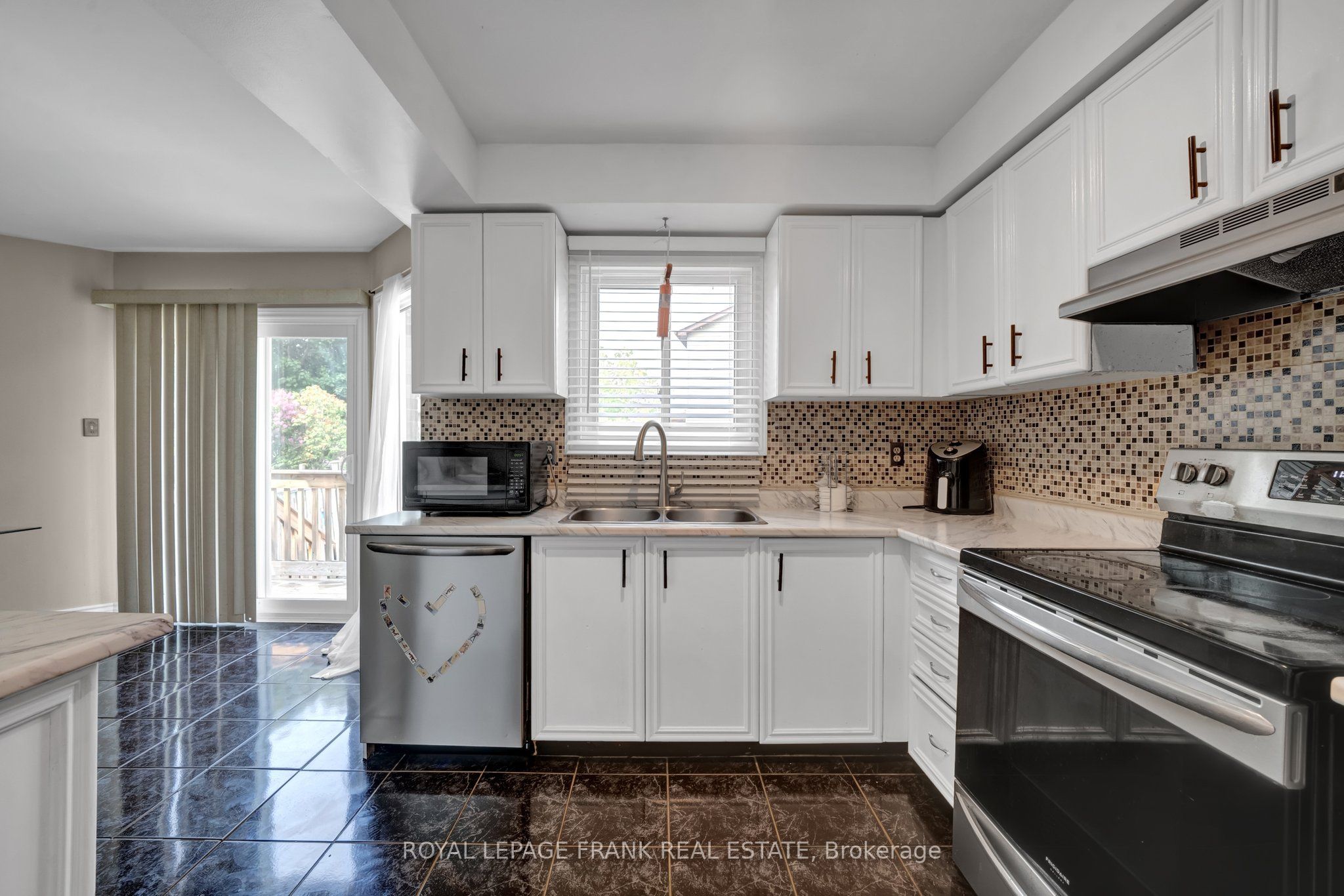 848 Attersley Drive Property Photo 12