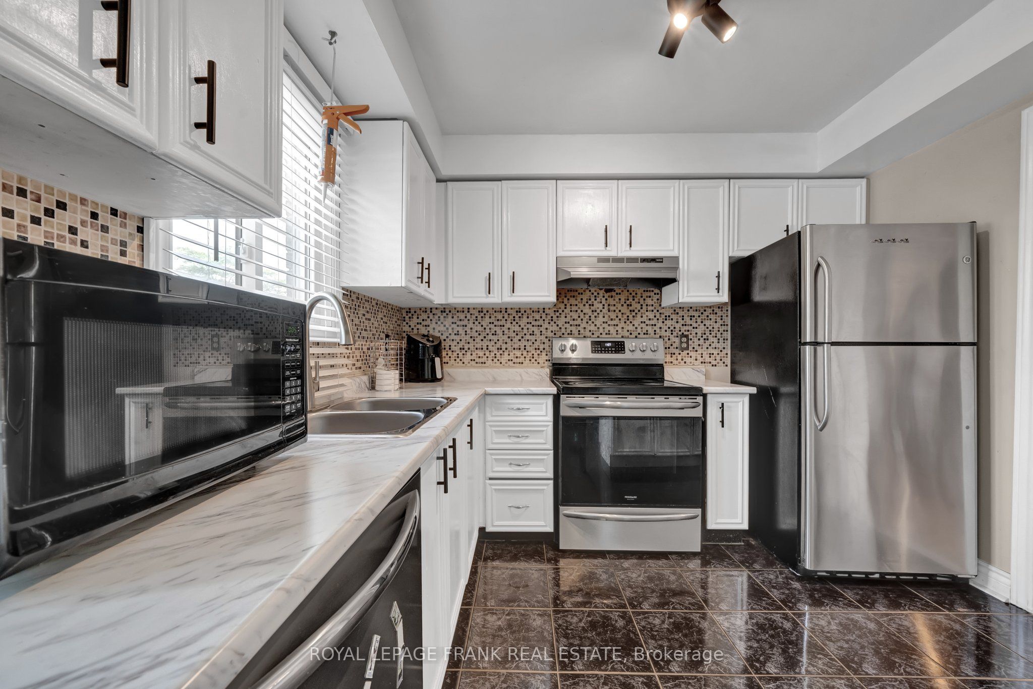 848 Attersley Drive Property Photo 14