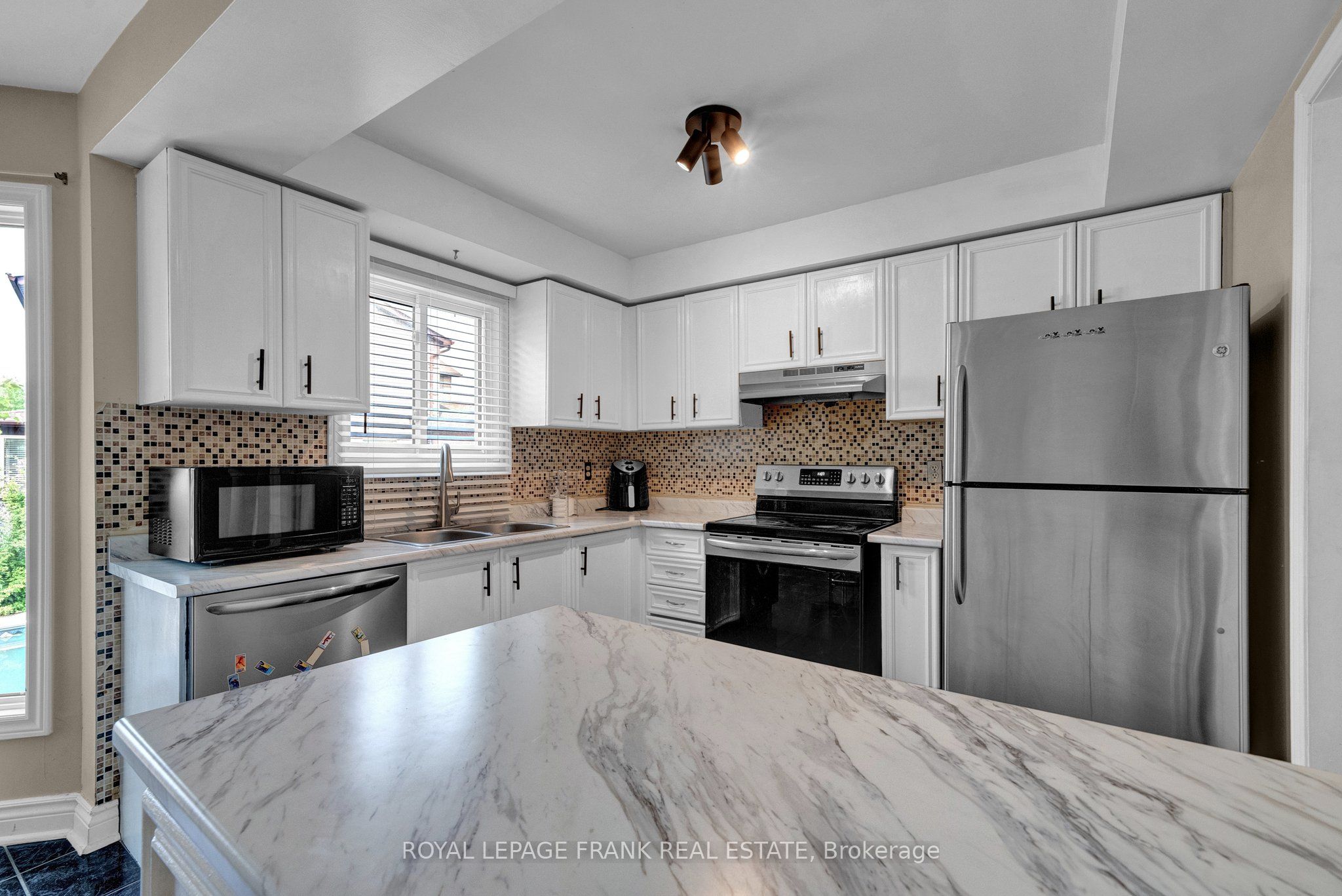 848 Attersley Drive Property Photo 15