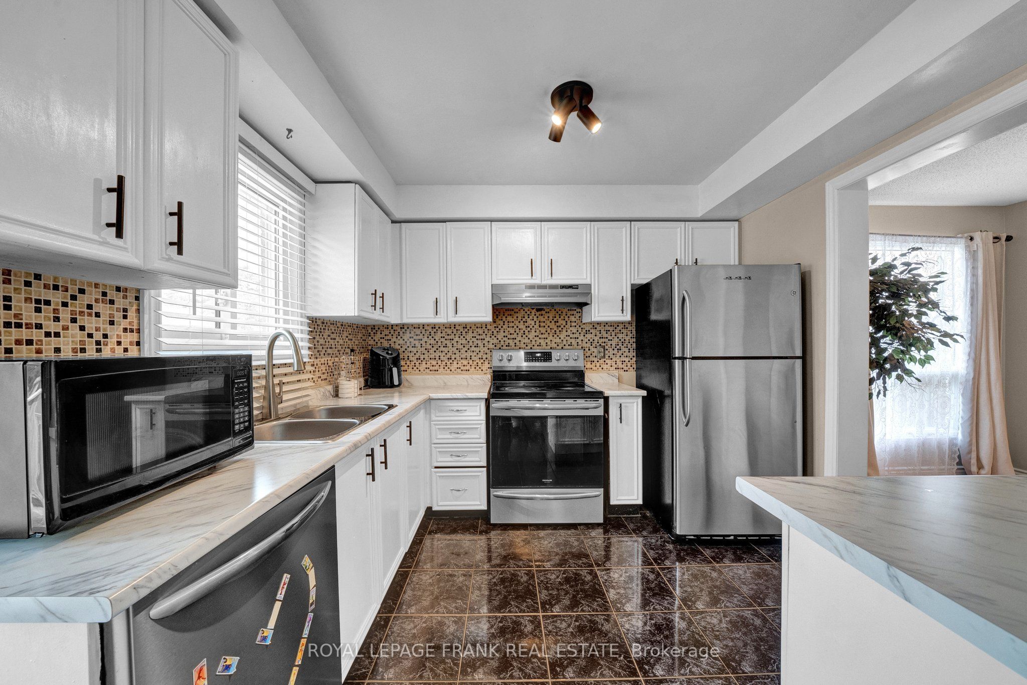 848 Attersley Drive Property Photo 16
