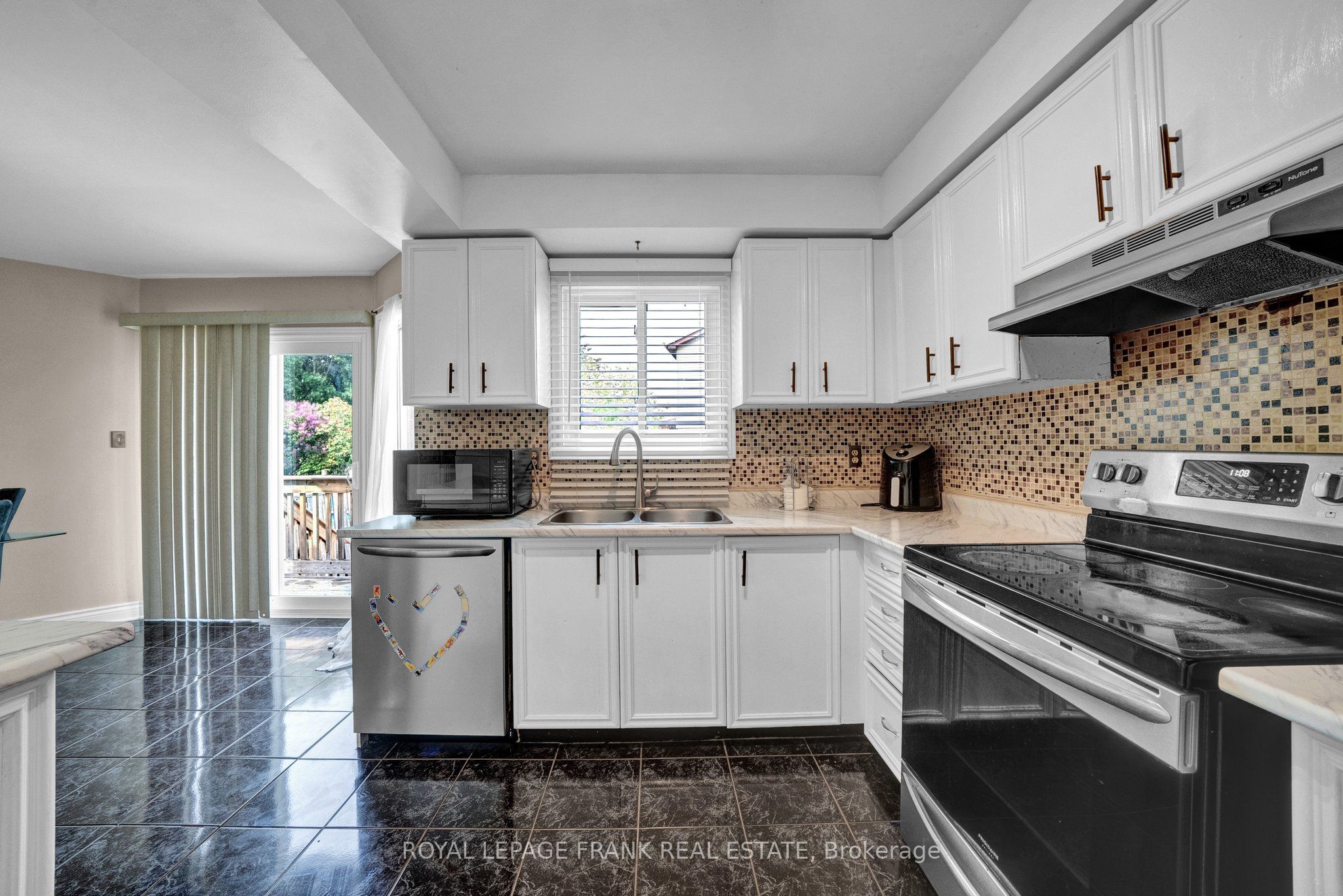 848 Attersley Drive Property Photo 18