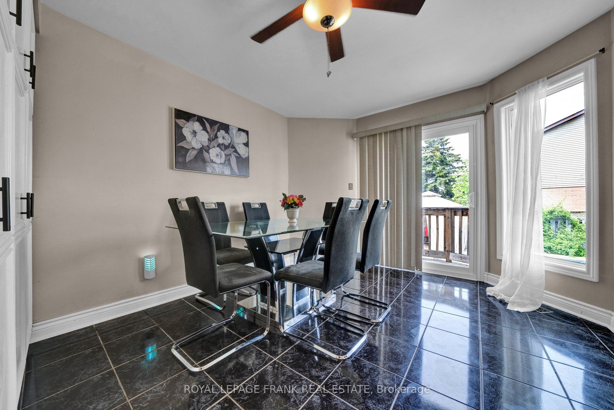 848 Attersley Drive Property Photo 20
