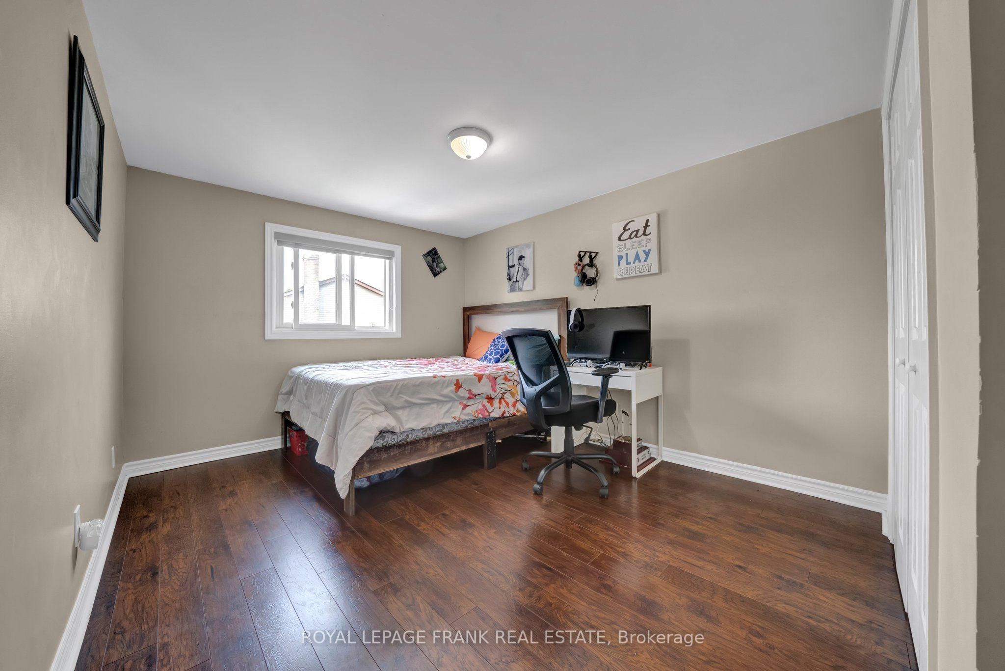 848 Attersley Drive Property Photo 27