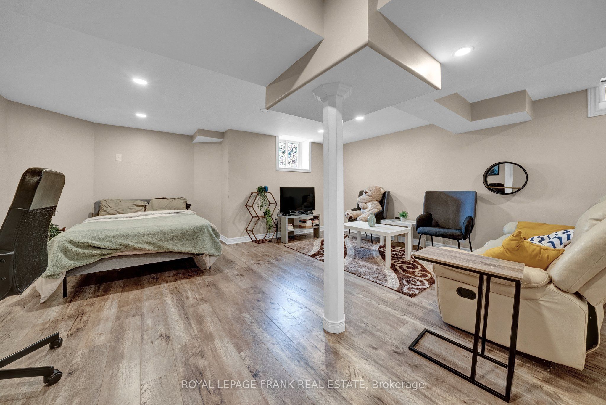 848 Attersley Drive Property Photo 31
