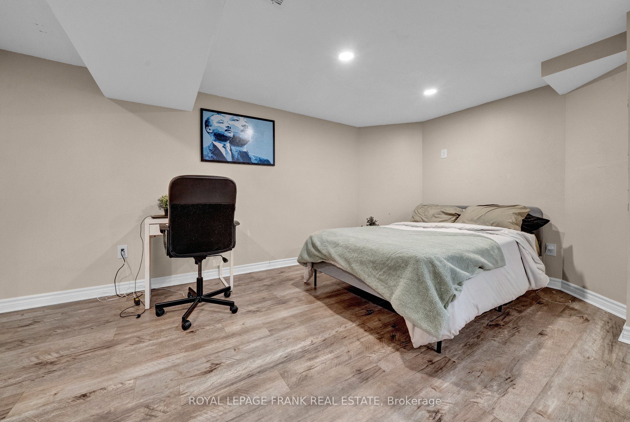 848 Attersley Drive Property Photo 33
