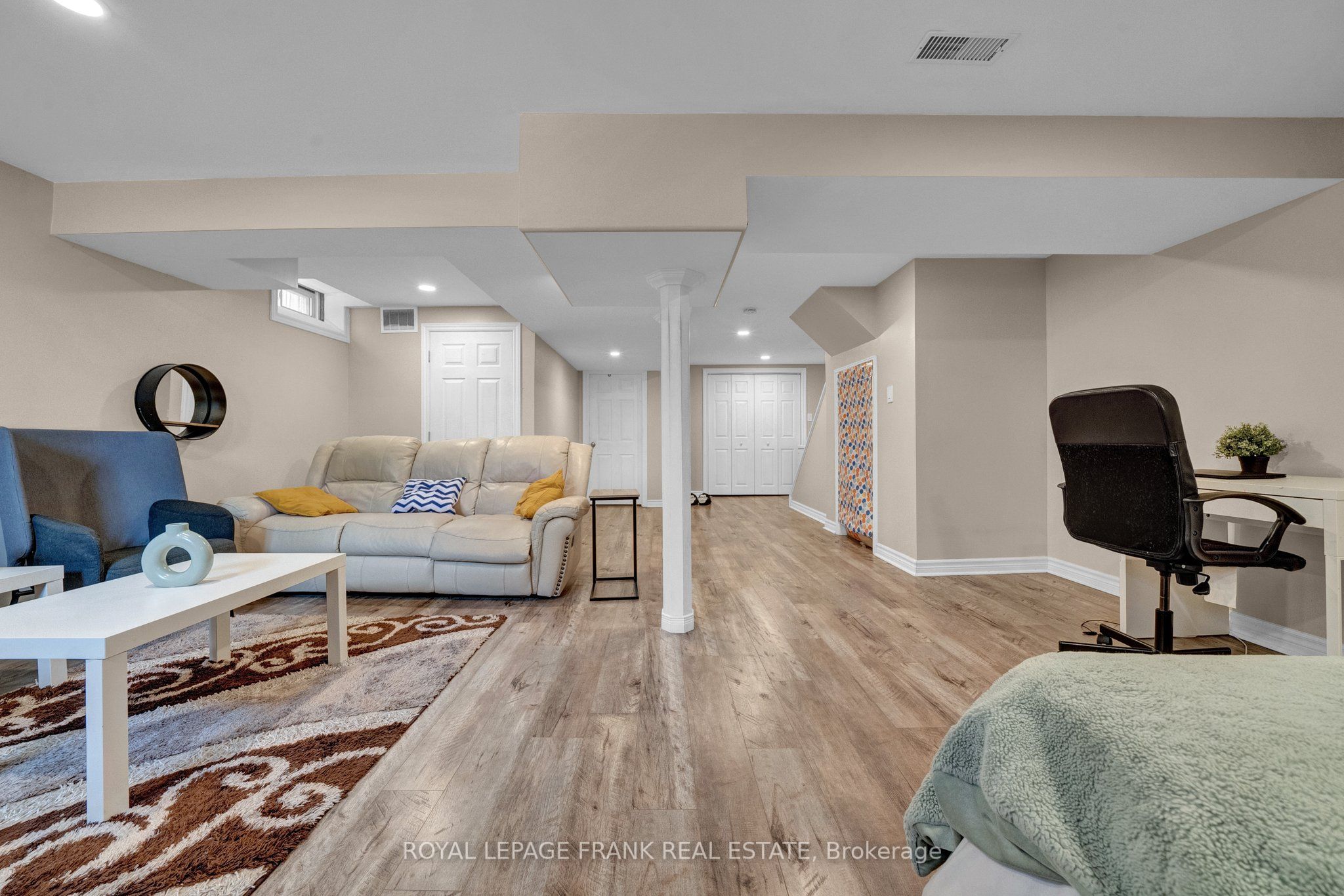 848 Attersley Drive Property Photo 34