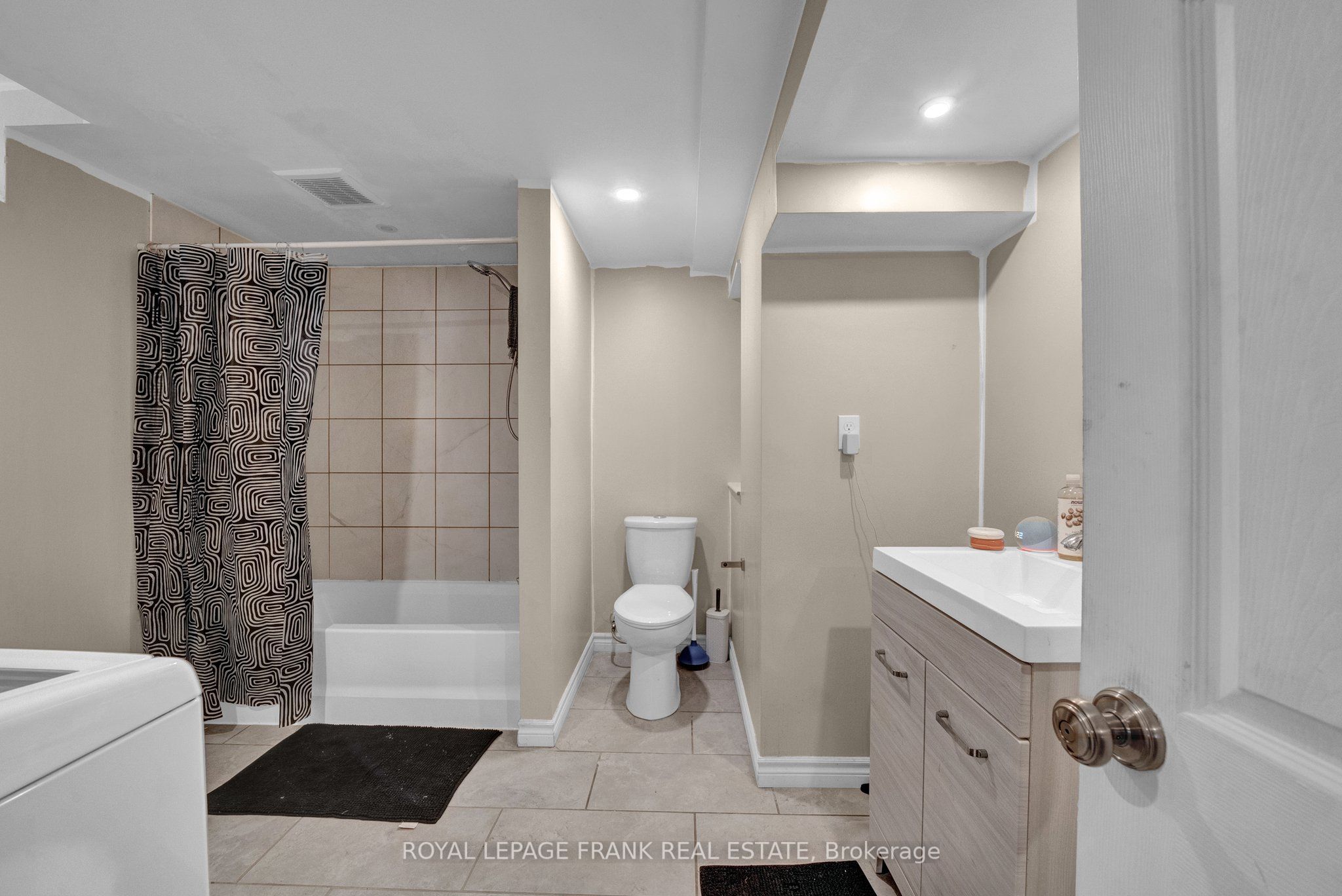 848 Attersley Drive Property Photo 35