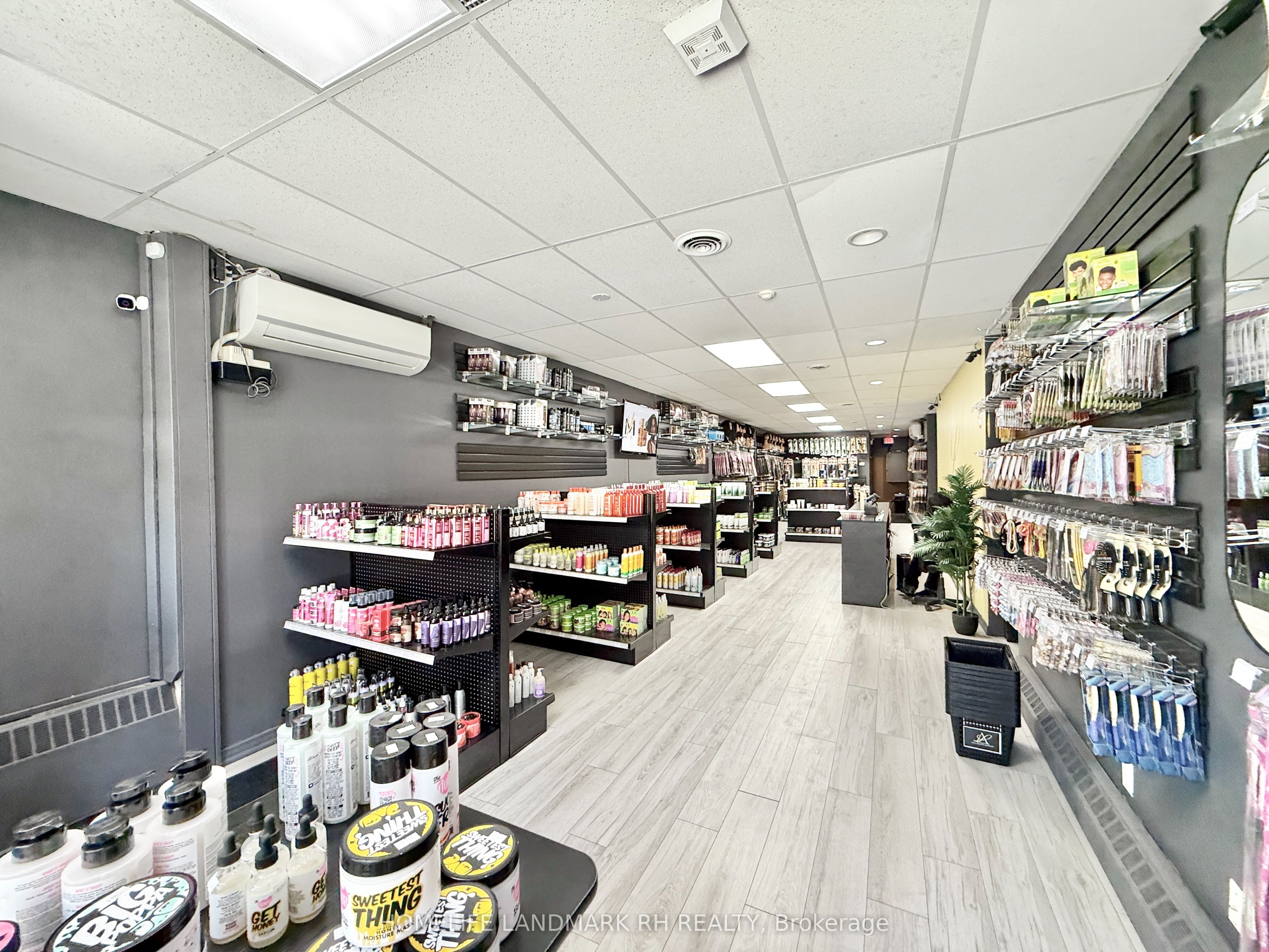 105-107 Brock Street S Property Photo 6