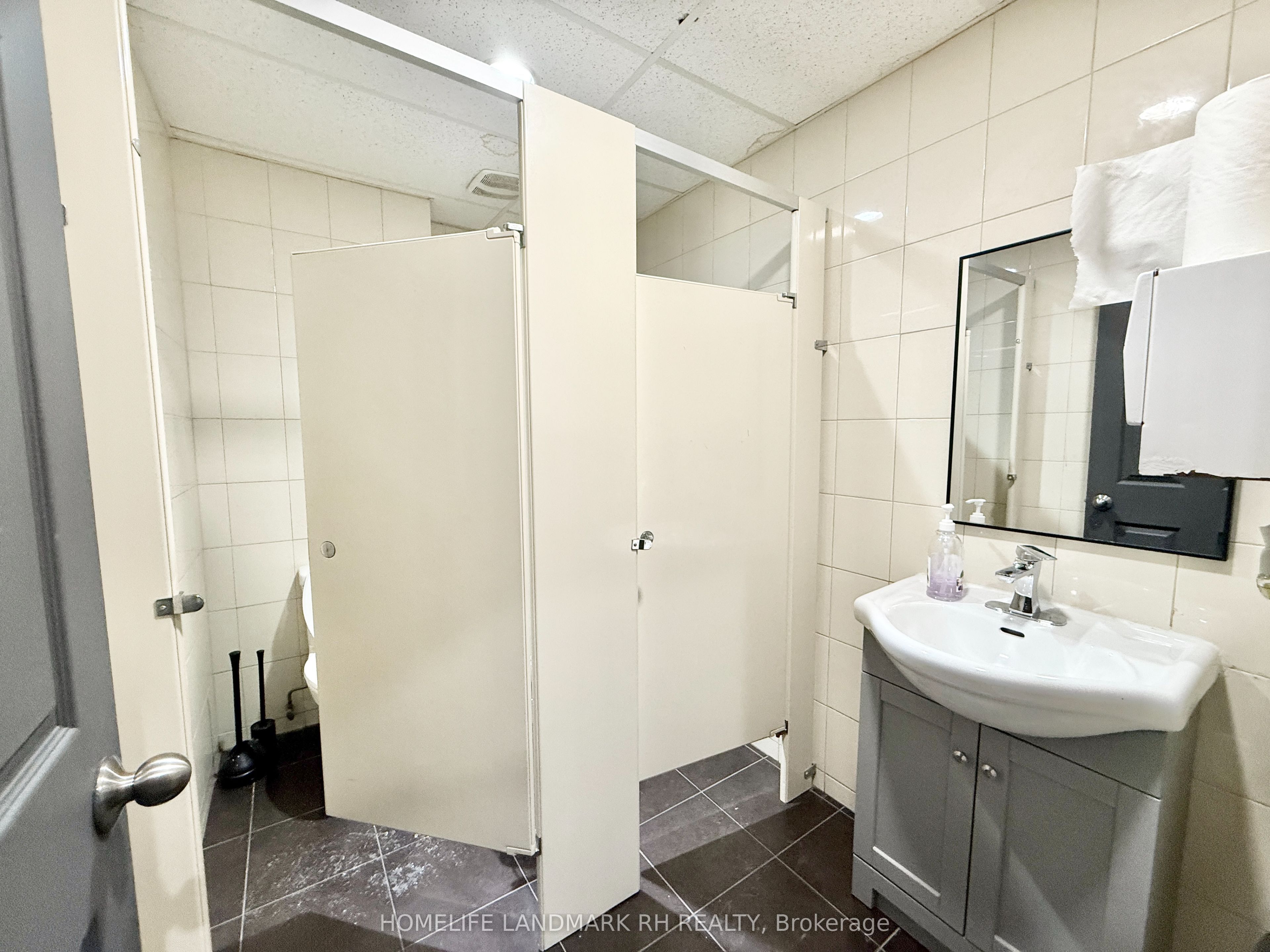 105-107 Brock Street S Property Photo 7