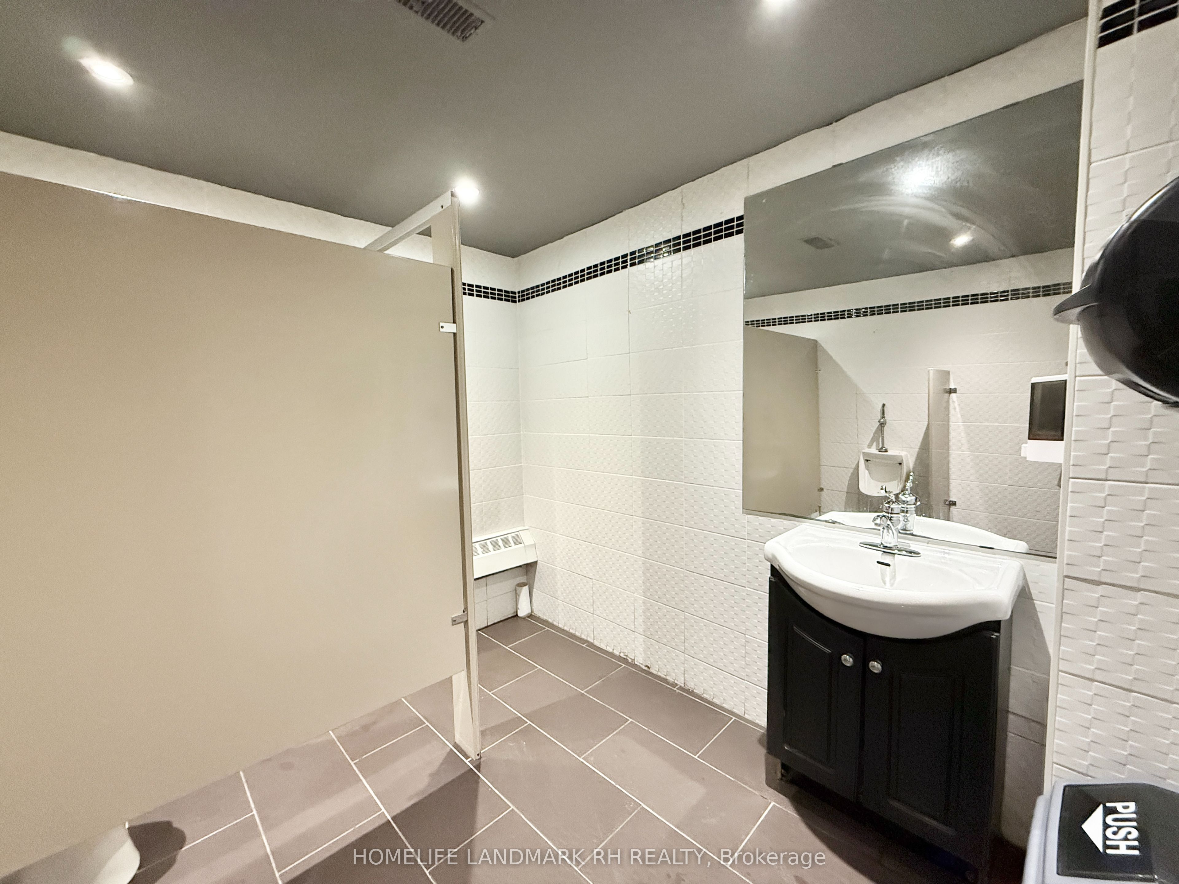 105-107 Brock Street S Property Photo 10