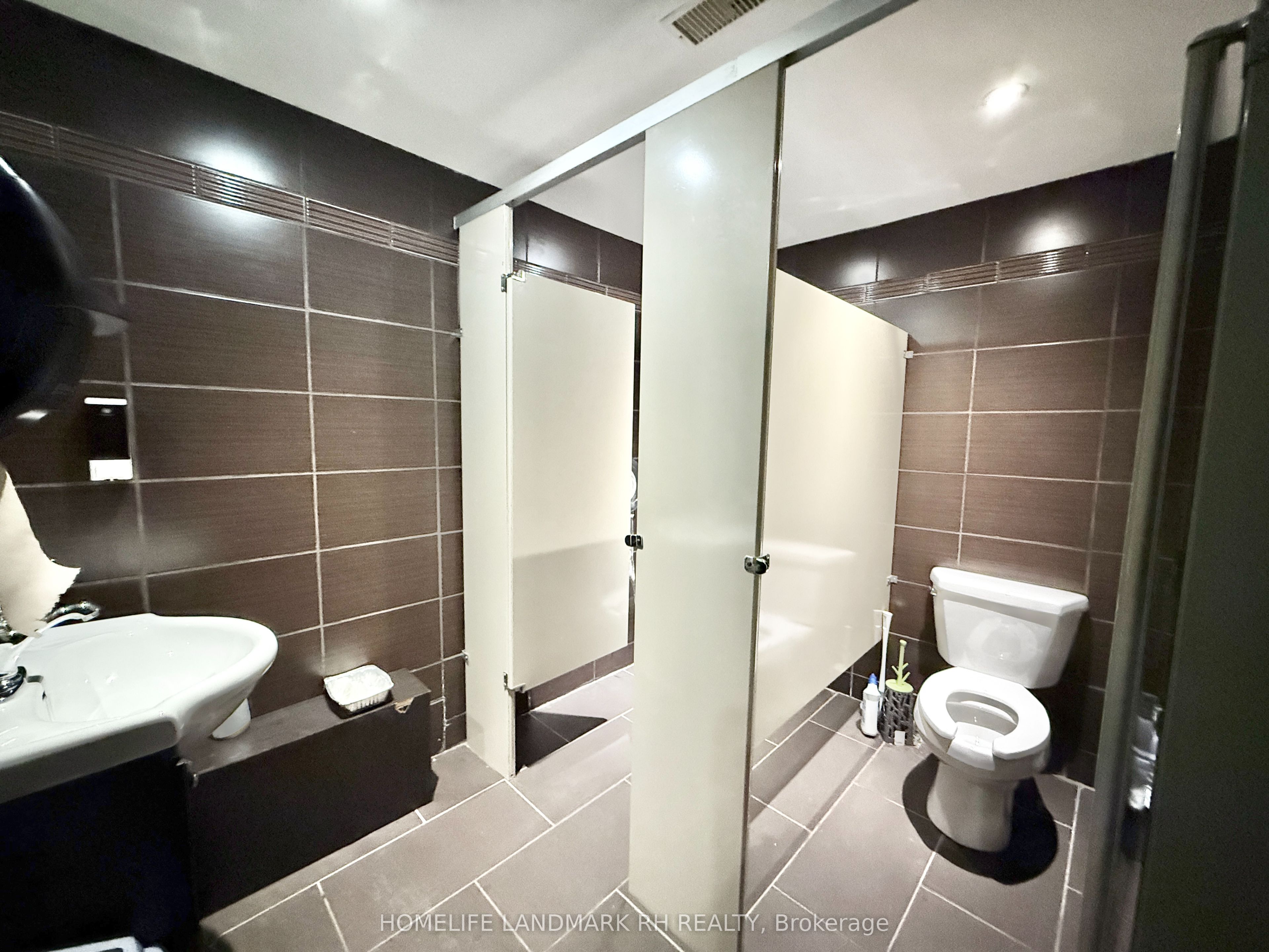 105-107 Brock Street S Property Photo 11