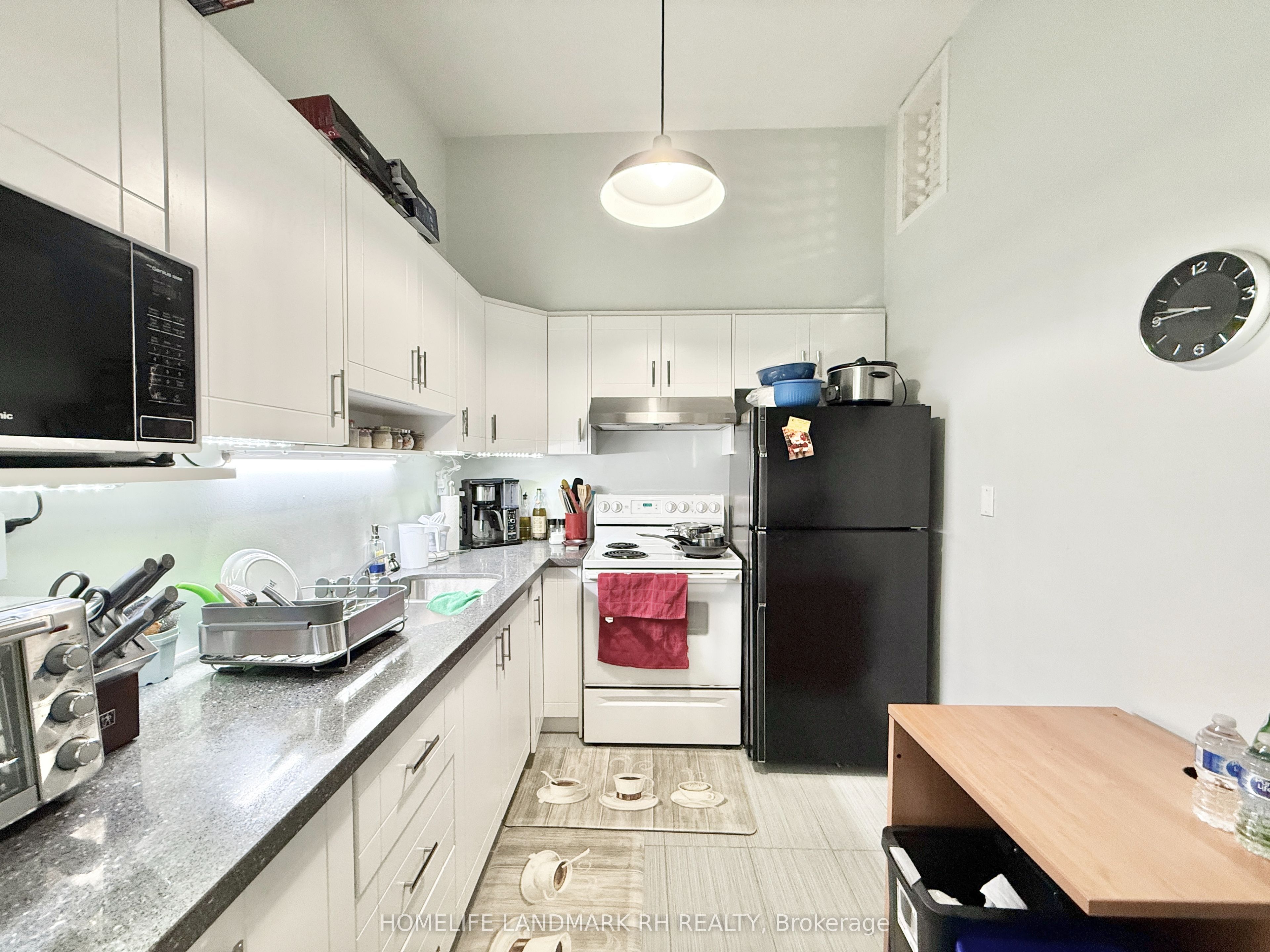 105-107 Brock Street S Property Photo 14