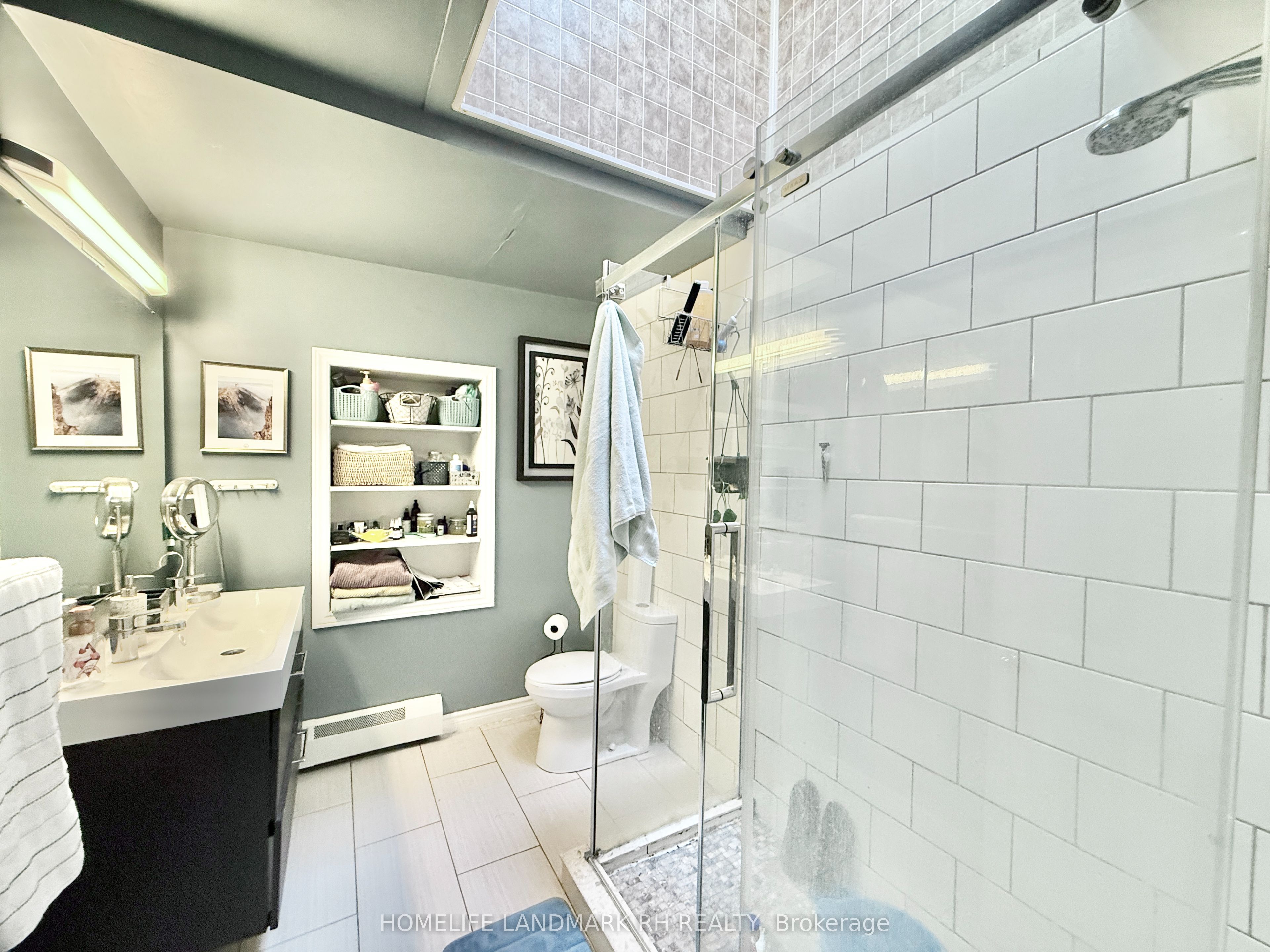 105-107 Brock Street S Property Photo 23