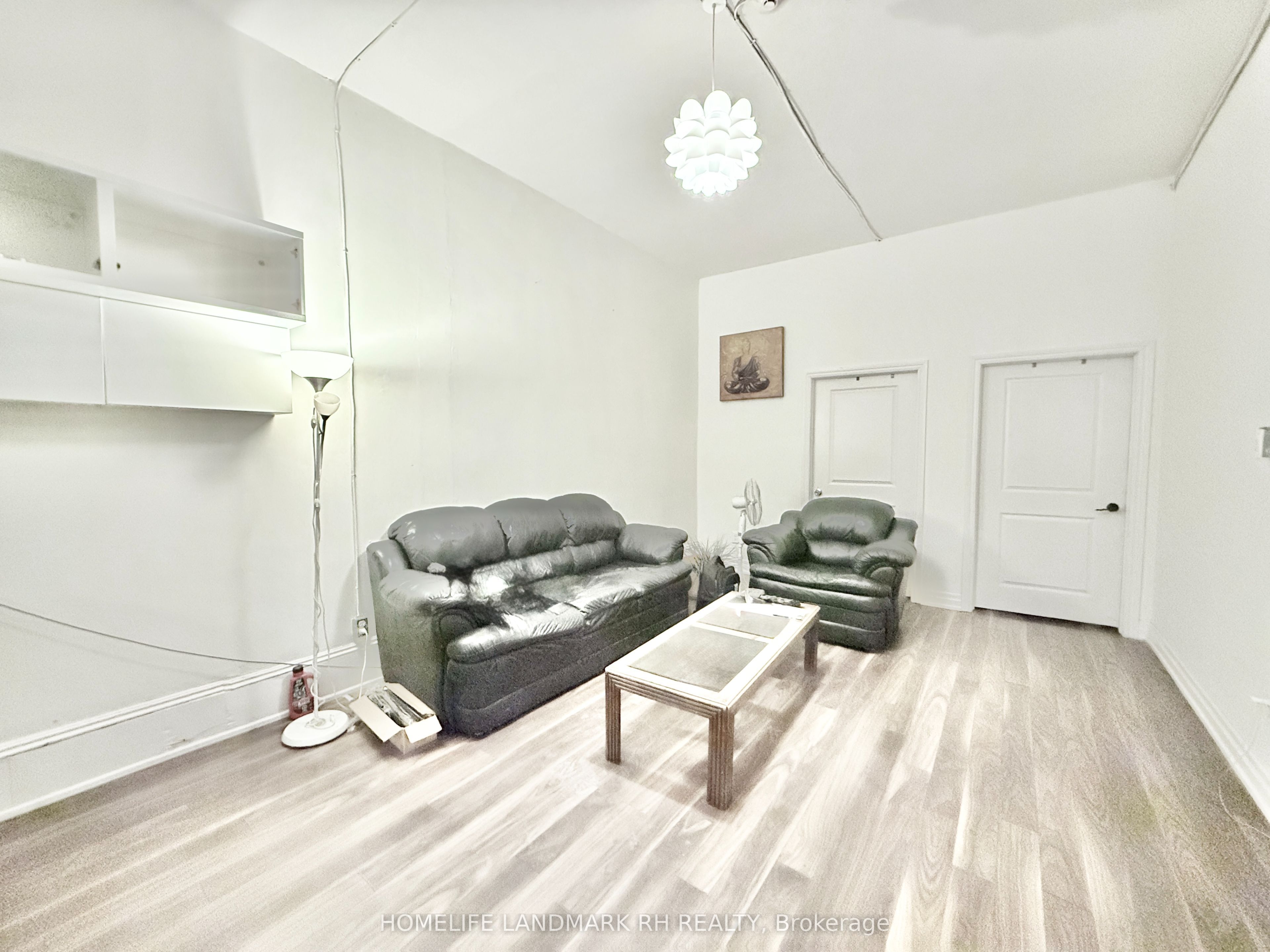 105-107 Brock Street S Property Photo 26