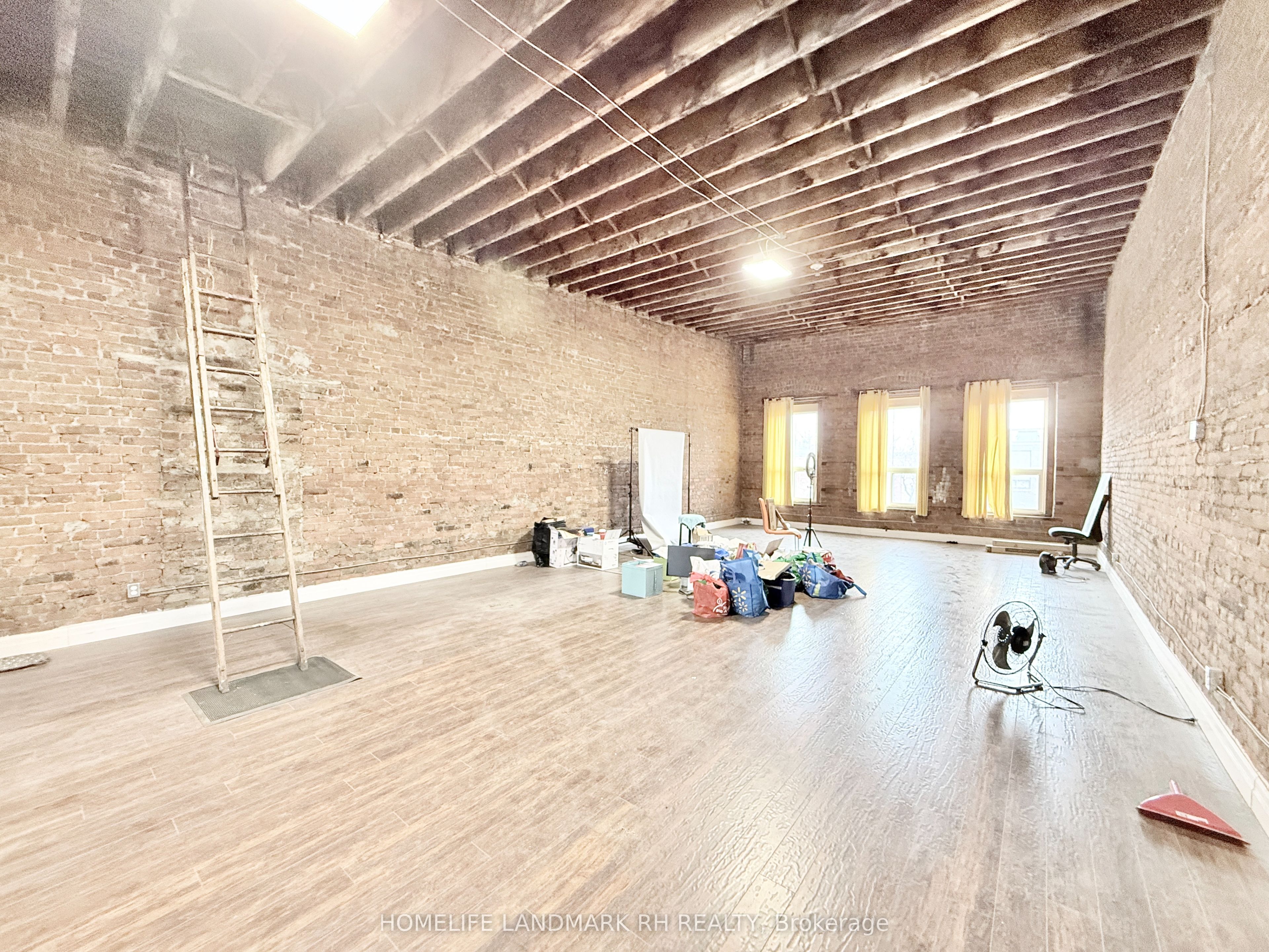 105-107 Brock Street S Property Photo 31