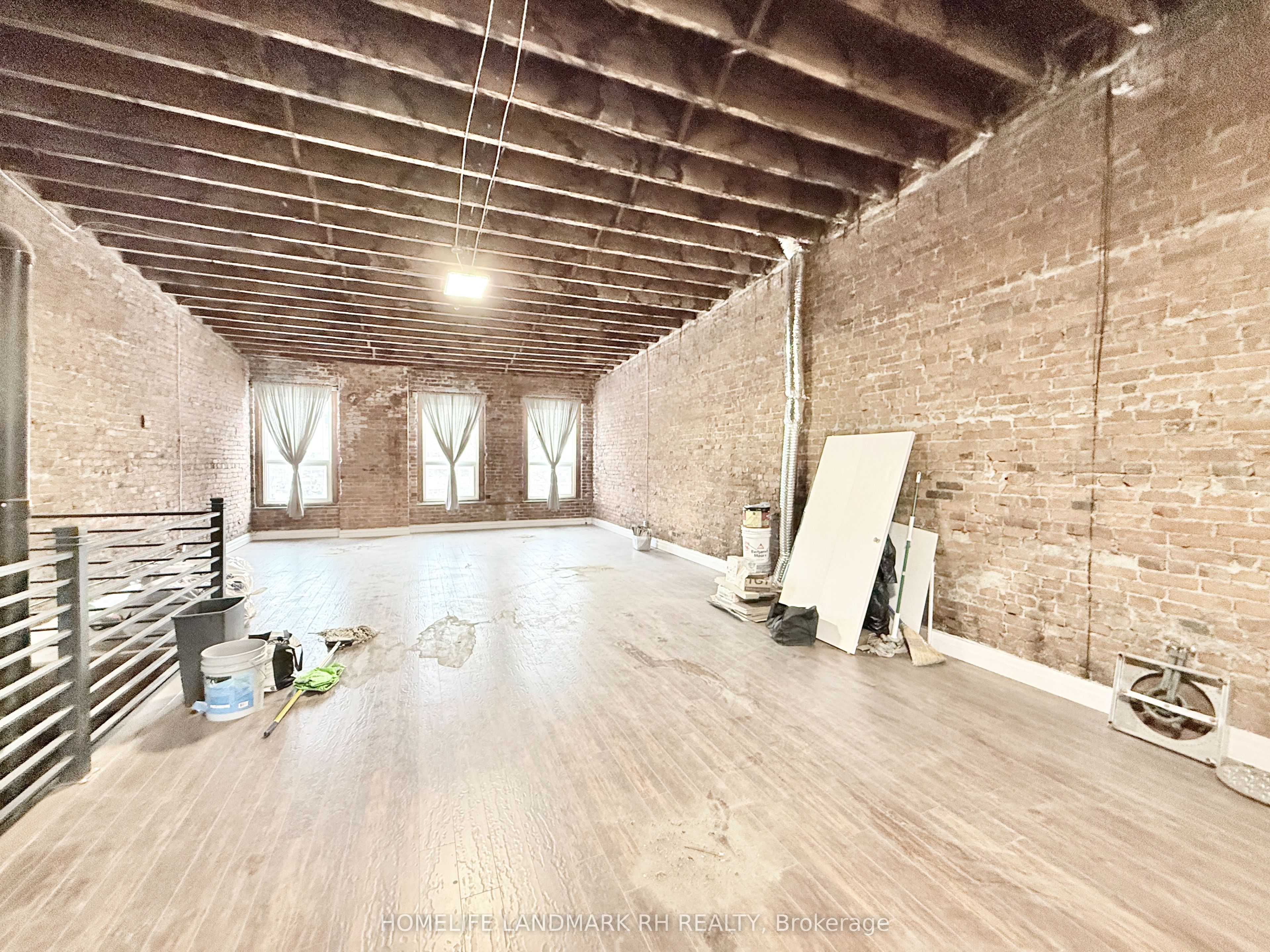 105-107 Brock Street S Property Photo 32