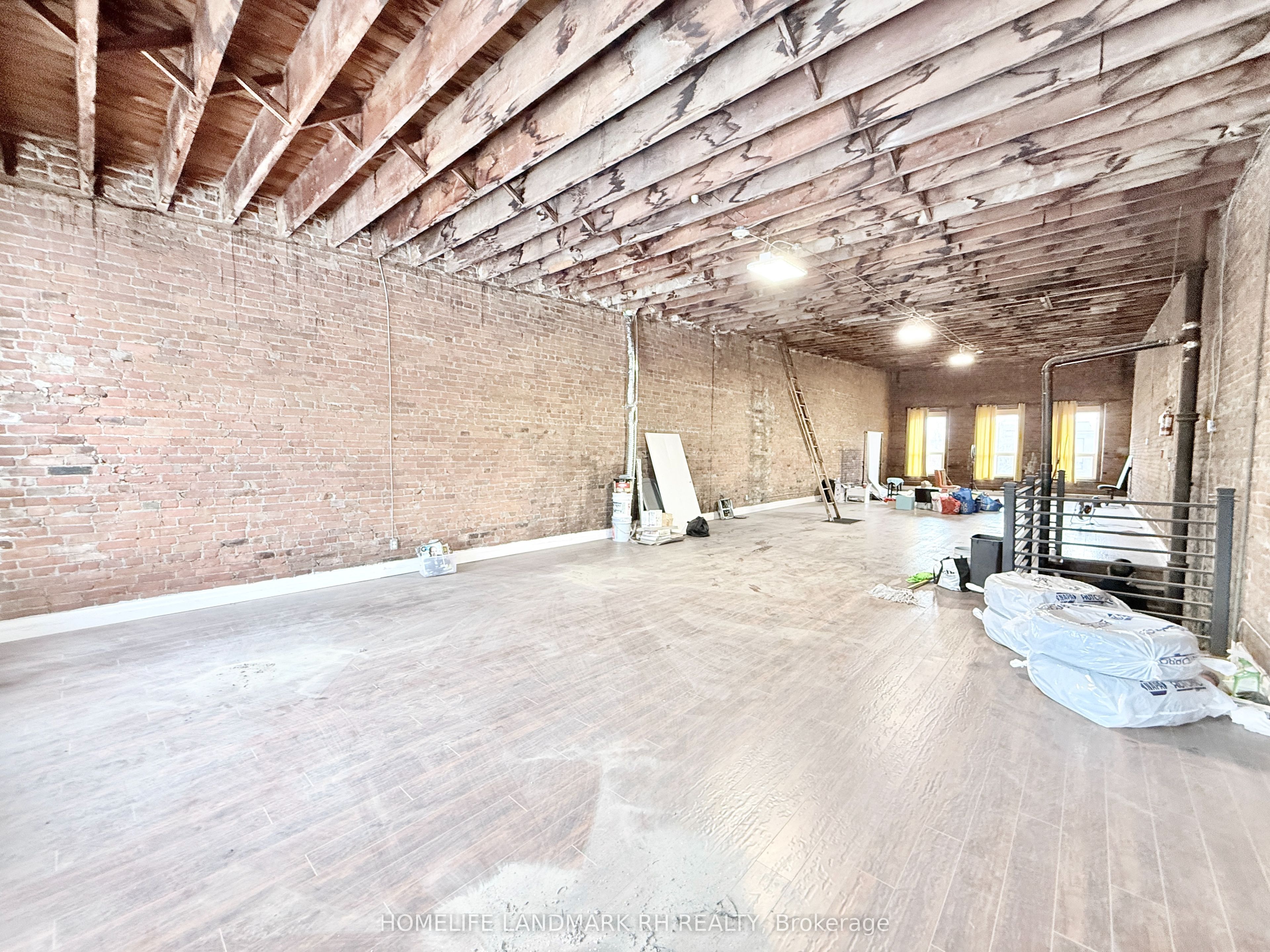 105-107 Brock Street S Property Photo 33