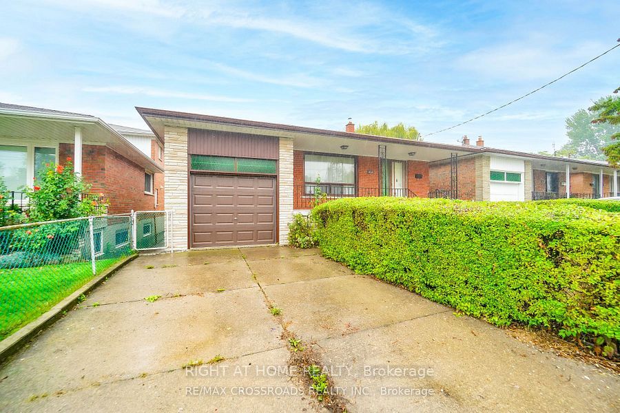 1326 Victoria Park Avenue Property Photo 1