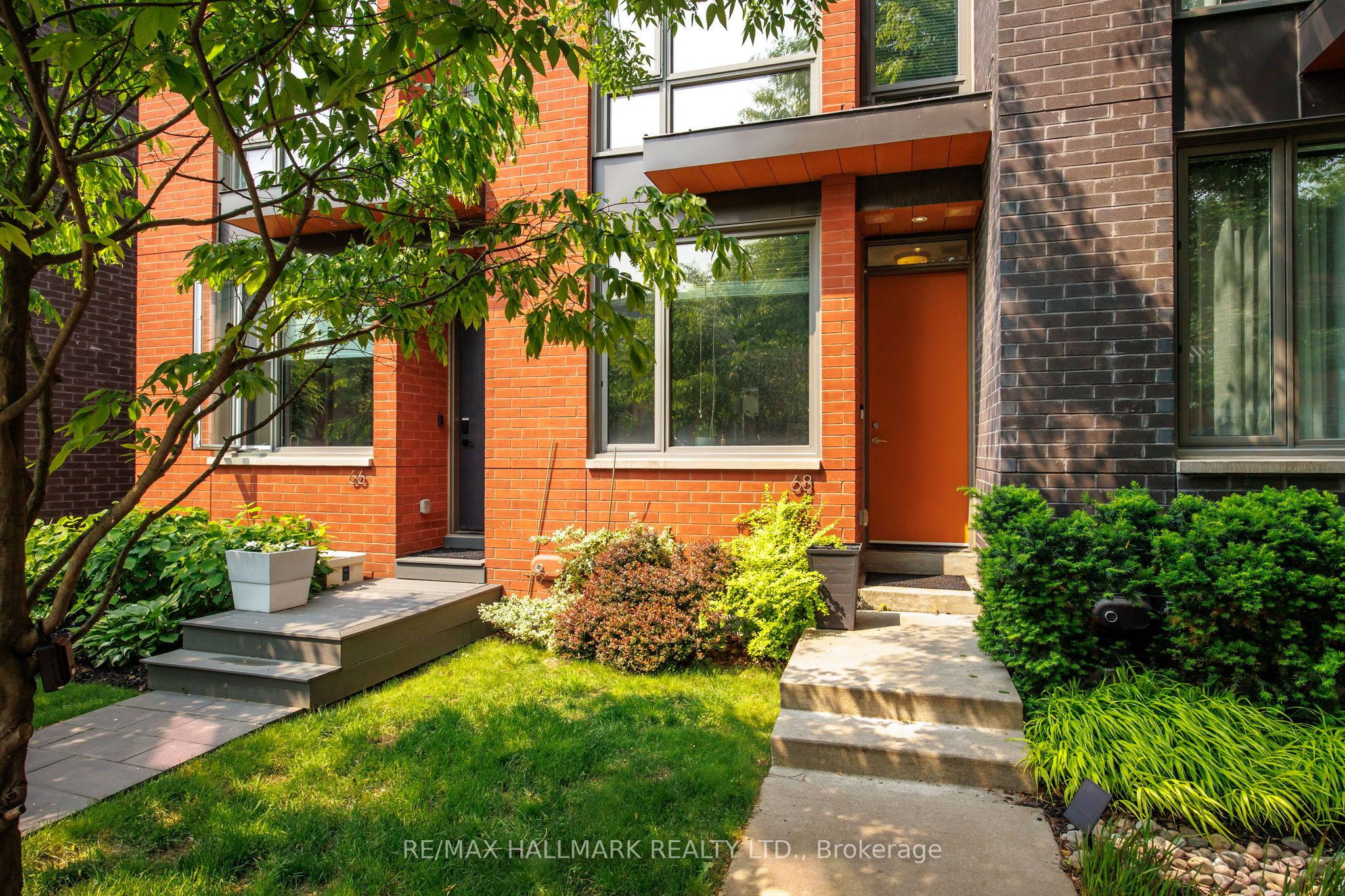 68 Boulton Avenue Property Photo 1