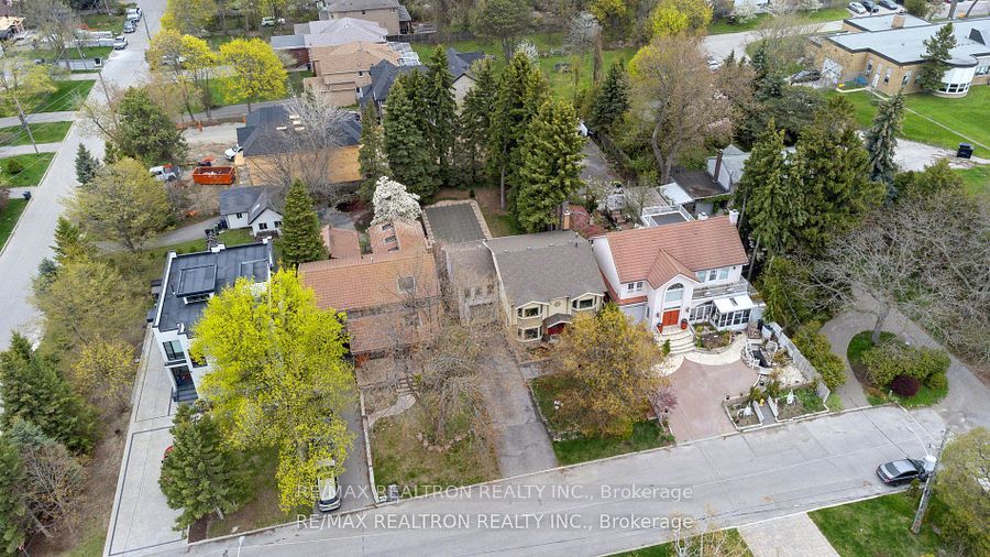 6 Redland Crescent E Property Photo 4