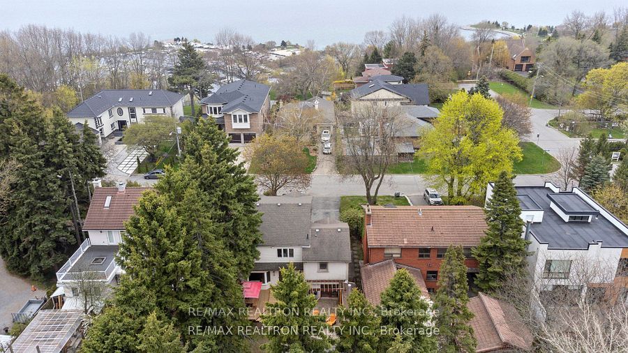 6 Redland Crescent E Property Photo 6