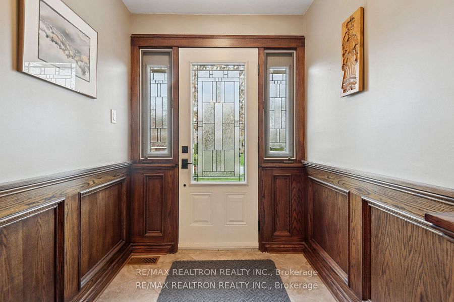 6 Redland Crescent E Property Photo 12