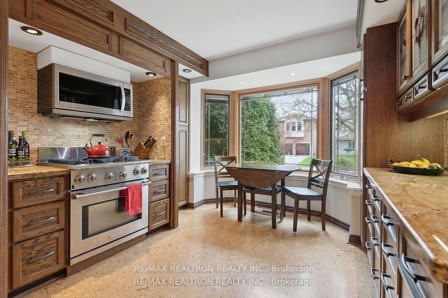 6 Redland Crescent E Property Photo 14