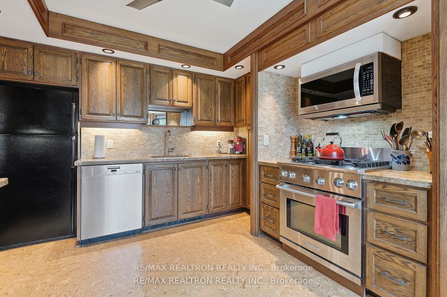 6 Redland Crescent E Property Photo 15
