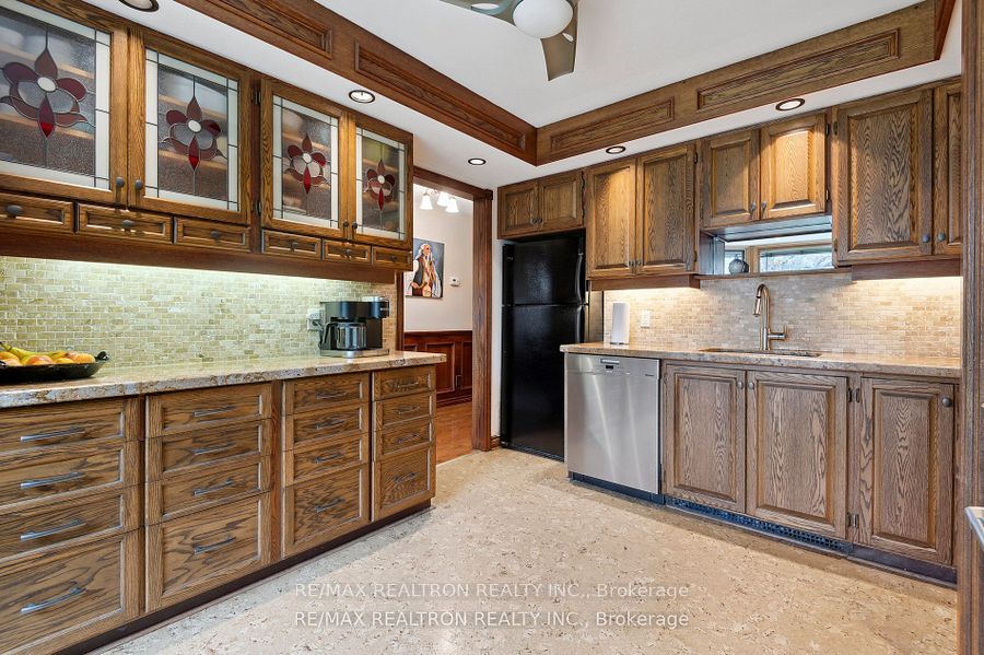 6 Redland Crescent E Property Photo 16
