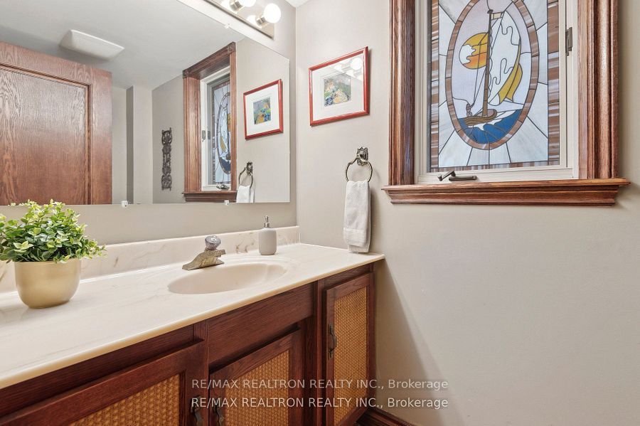 6 Redland Crescent E Property Photo 20