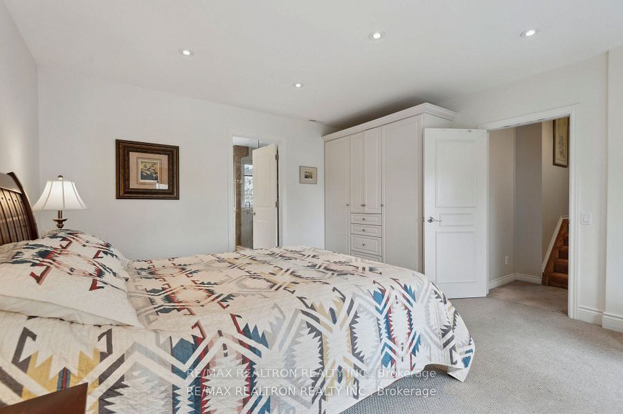 6 Redland Crescent E Property Photo 28