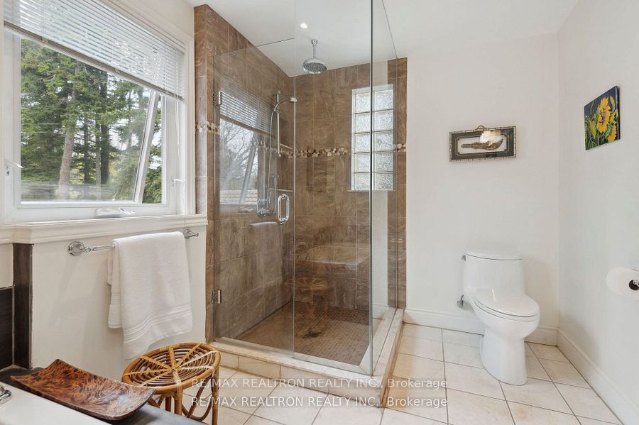 6 Redland Crescent E Property Photo 31